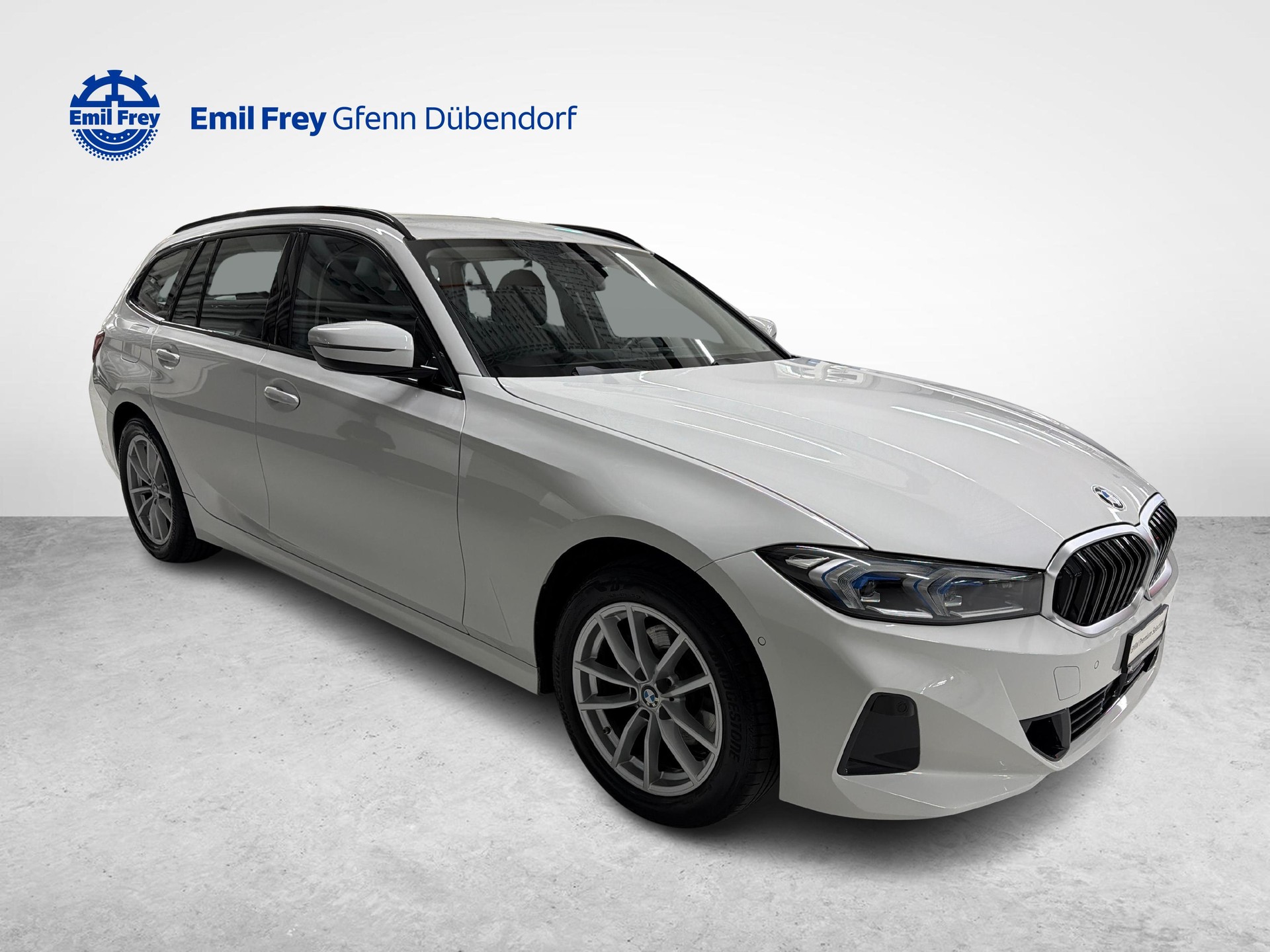 BMW 320d xDrive Touring-image-2