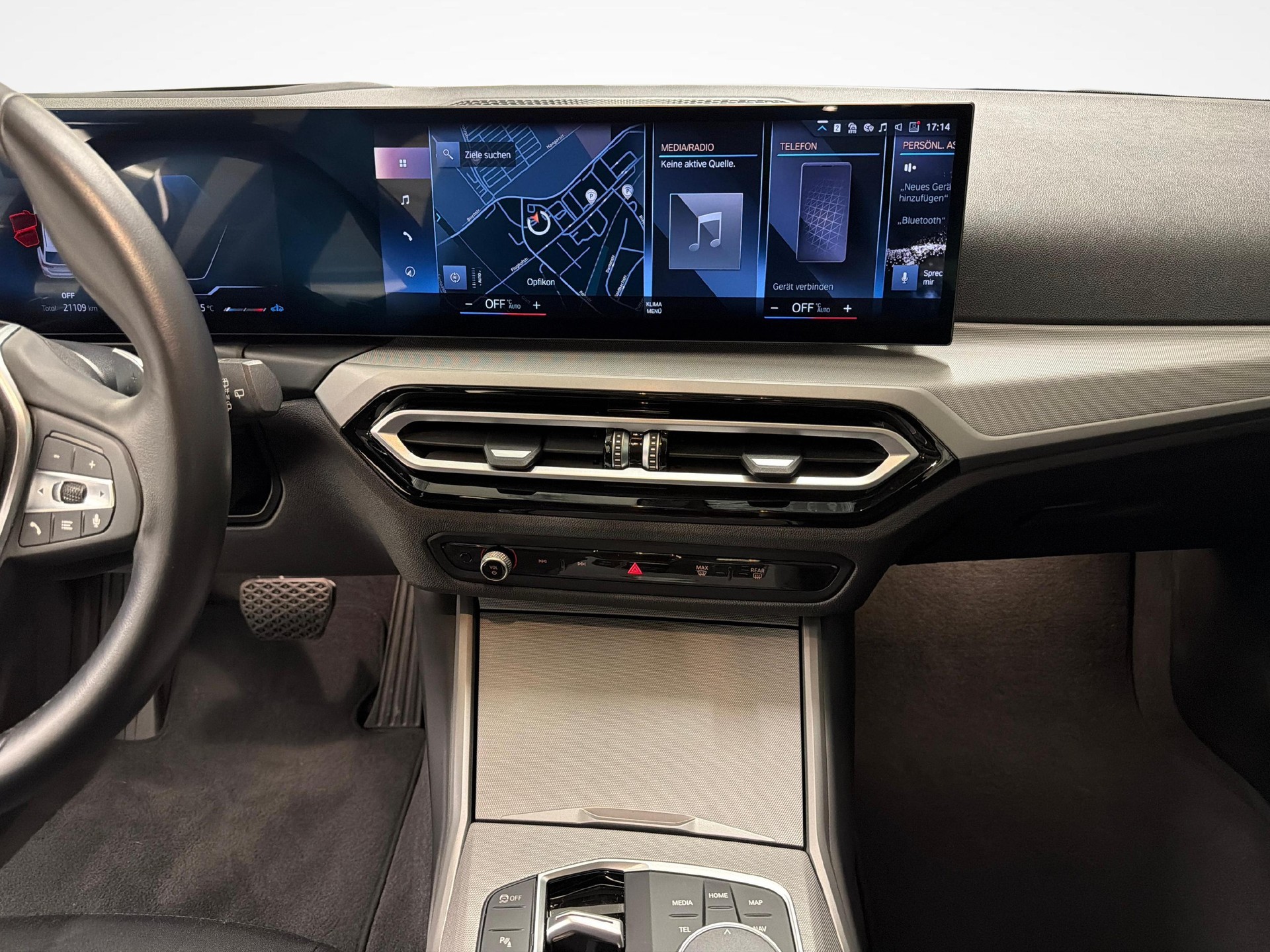 BMW 320d xDrive Touring-image-13