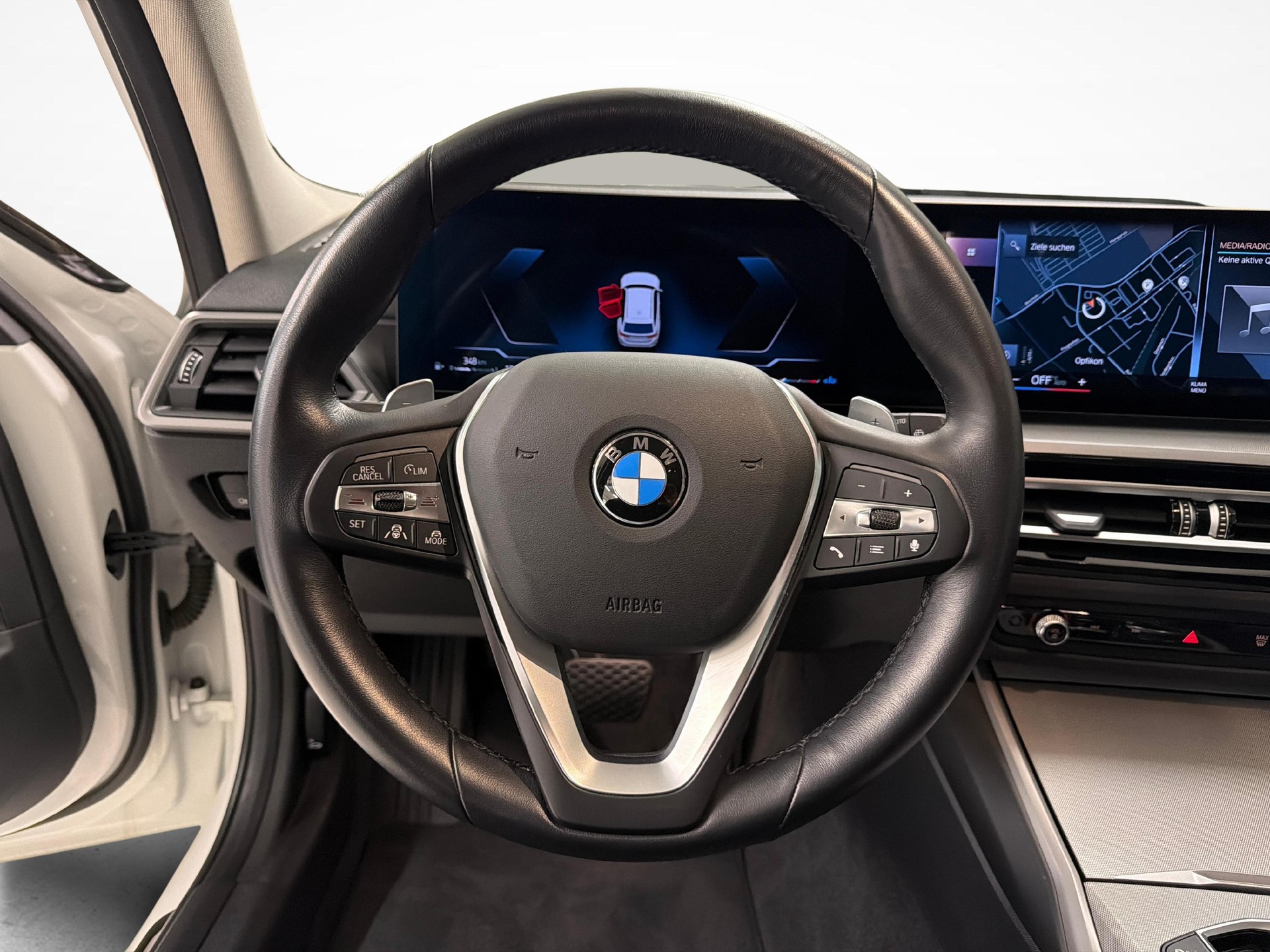 BMW 320d xDrive Touring-image-12
