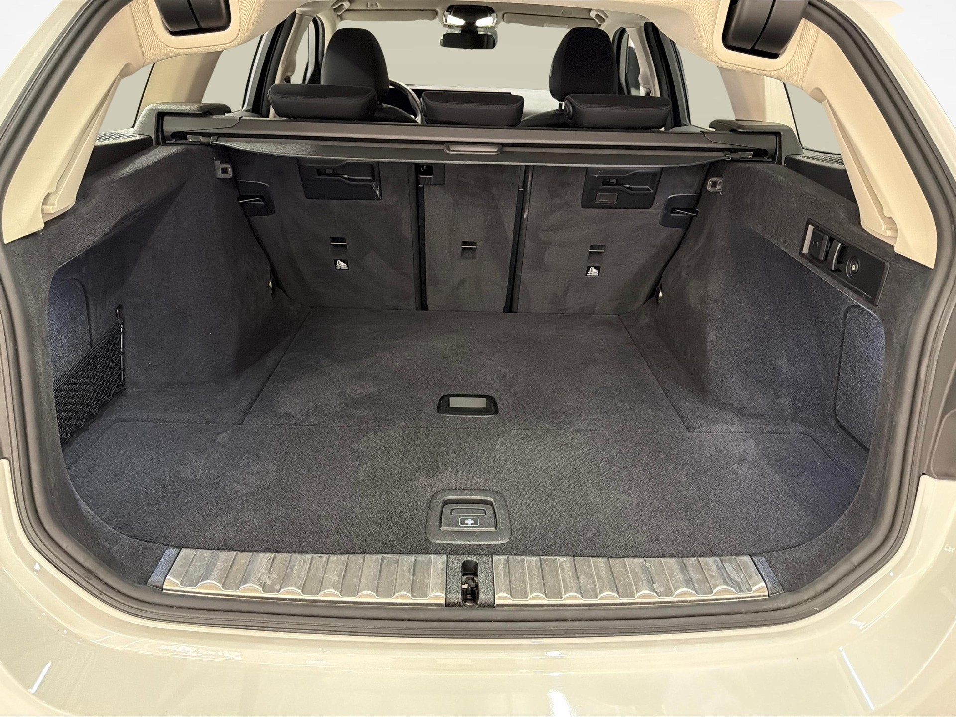 BMW 320d xDrive Touring-image-18