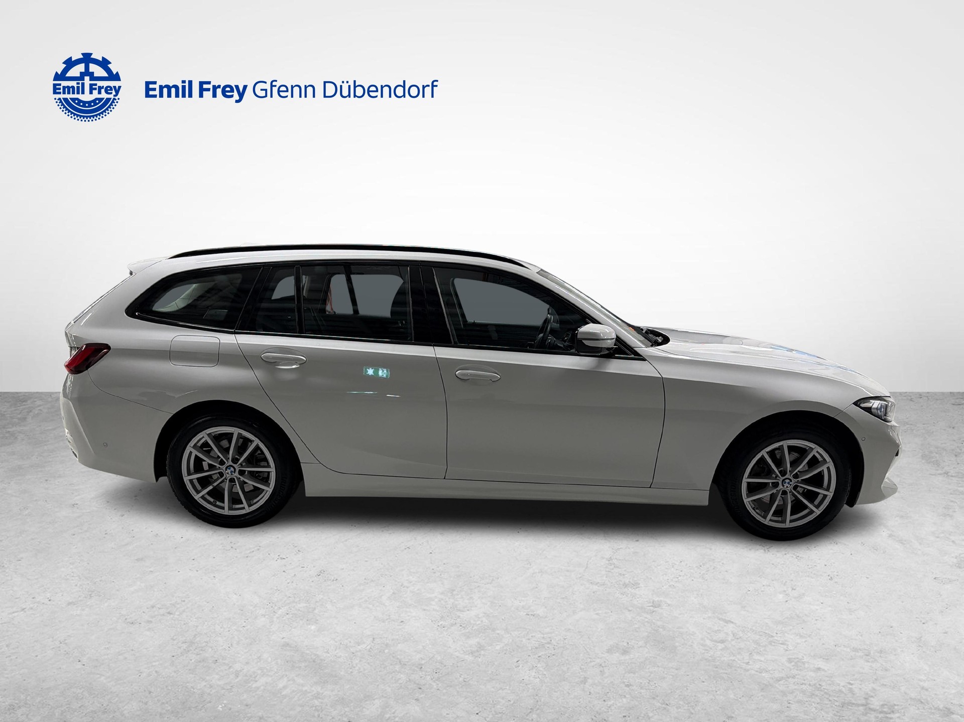 BMW 320d xDrive Touring-image-5