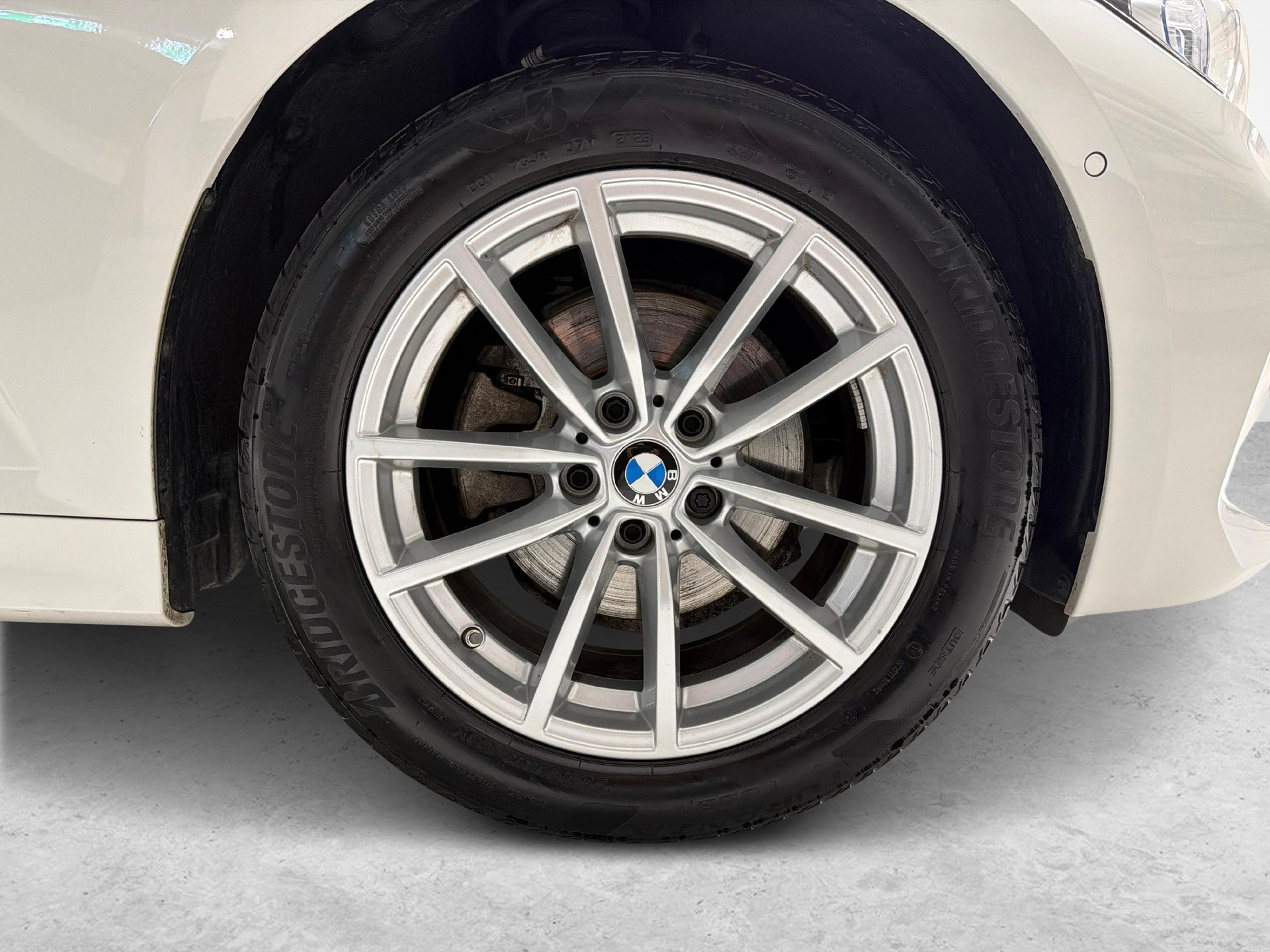 BMW 320d xDrive Touring-image-8