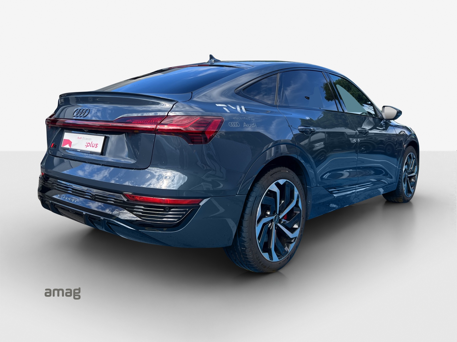 AUDI Q8 Sportback 55 e-tron S line quattro-image-4