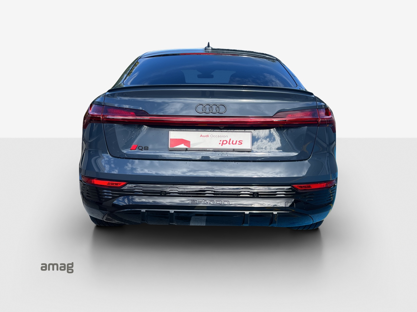 AUDI Q8 Sportback 55 e-tron S line quattro-image-3