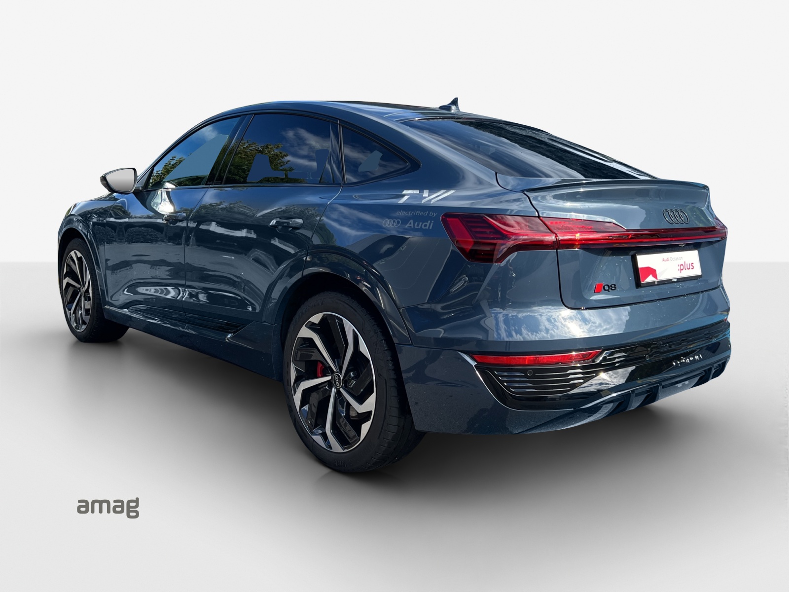 AUDI Q8 Sportback 55 e-tron S line quattro-image-2