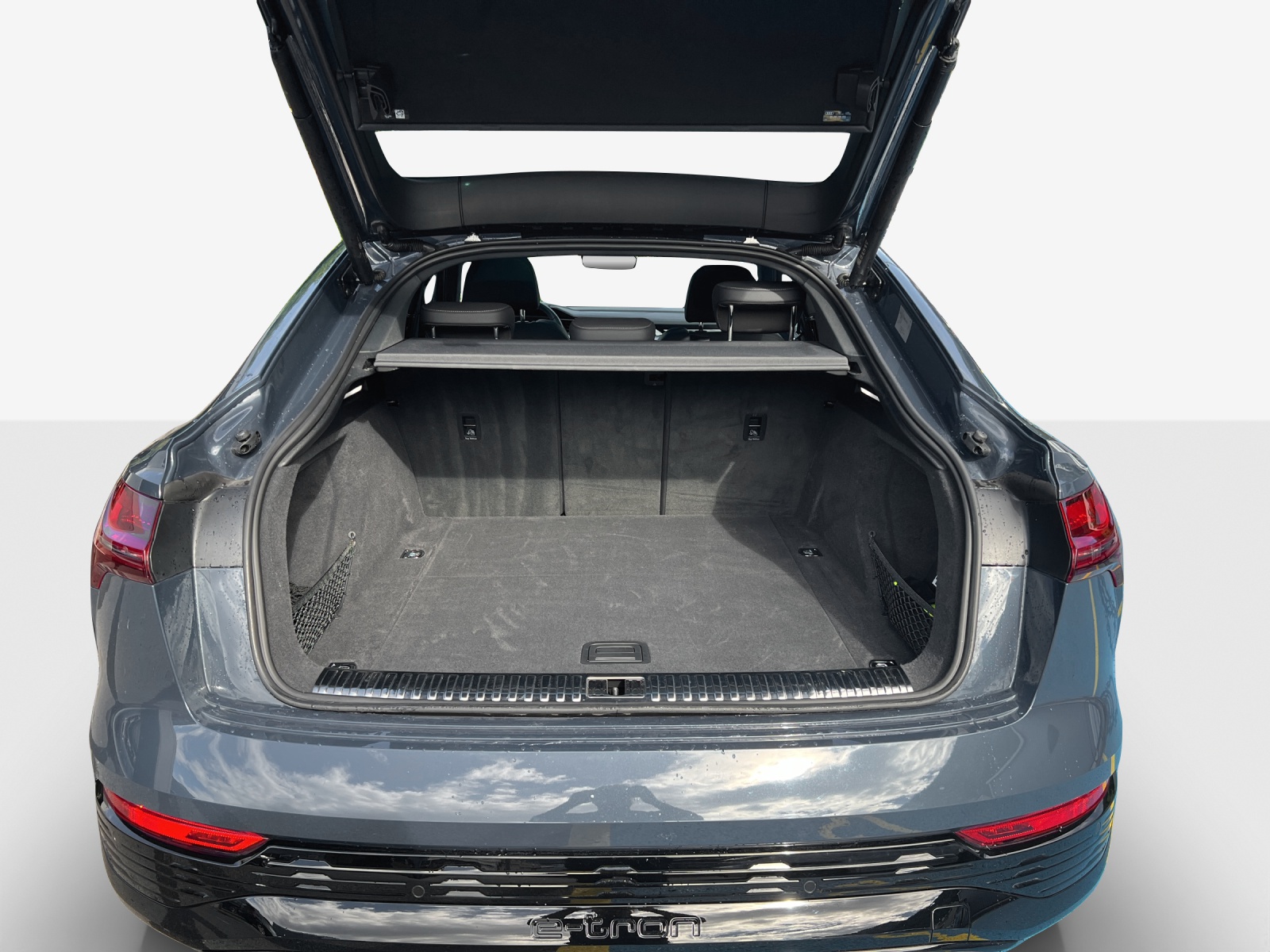 AUDI Q8 Sportback 55 e-tron S line quattro-image-12