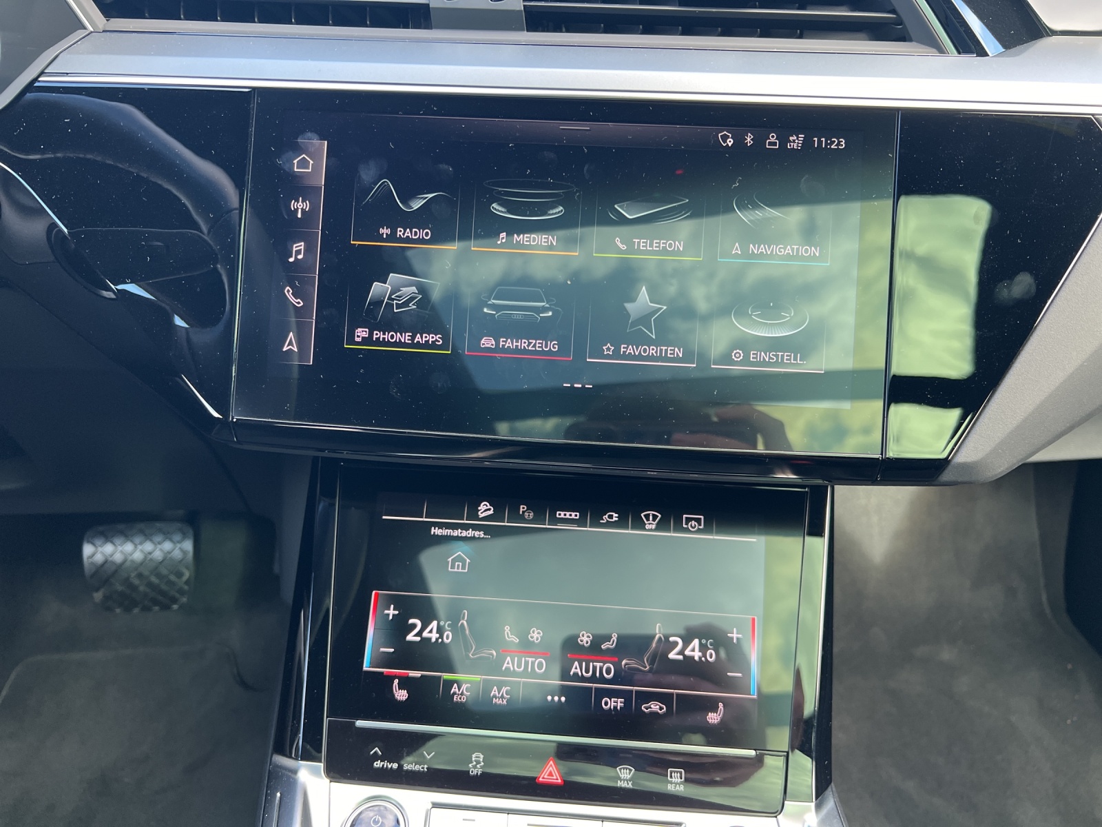 AUDI Q8 Sportback 55 e-tron S line quattro-image-10