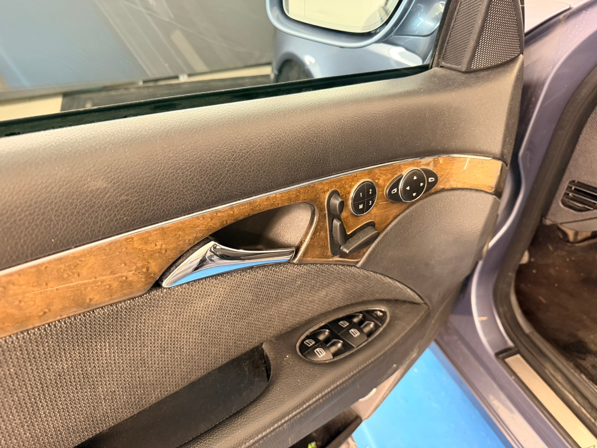 MERCEDES-BENZ E 320 CDI Avantgarde 4Matic Automatic-image-13
