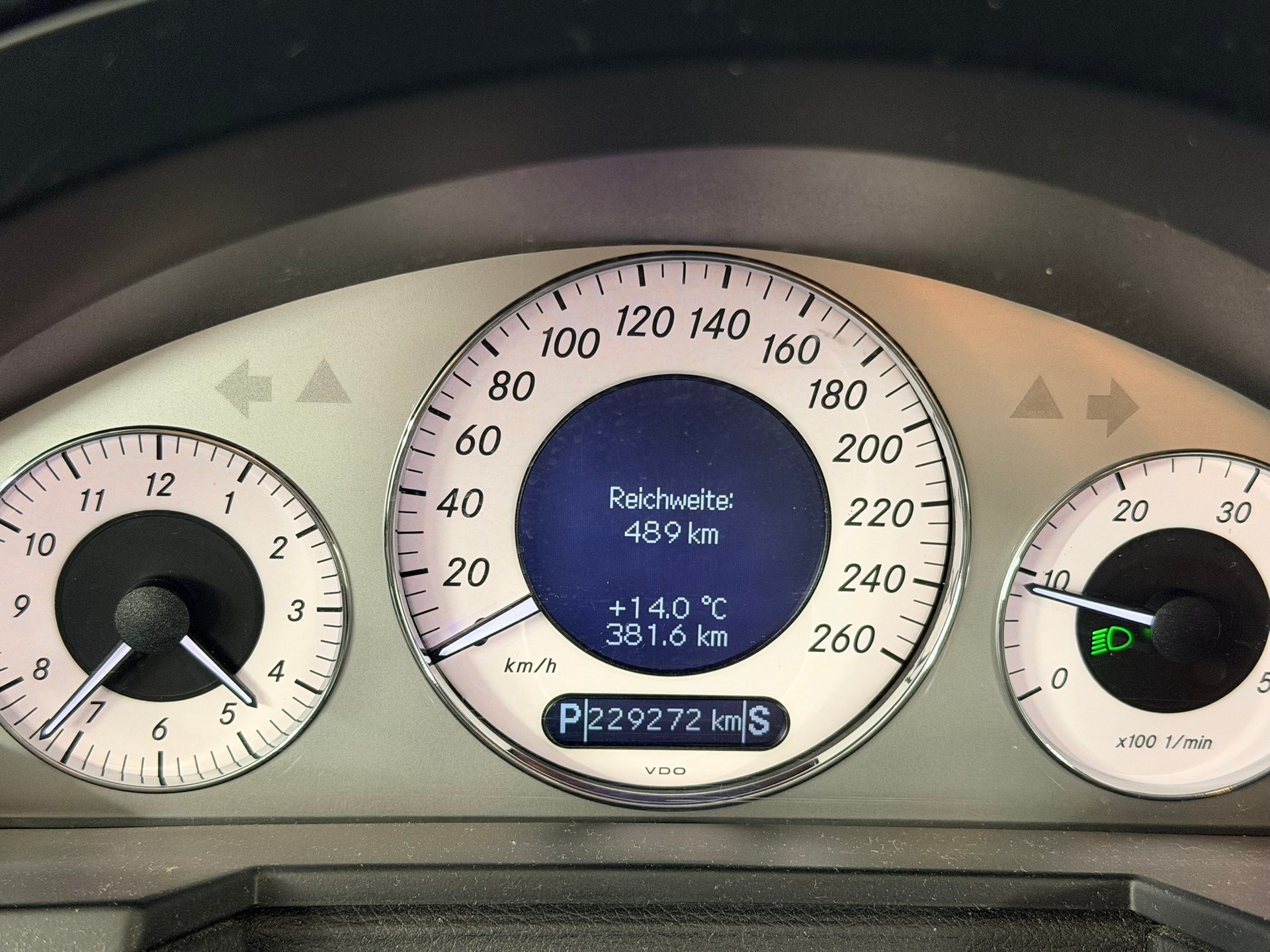 MERCEDES-BENZ E 320 CDI Avantgarde 4Matic Automatic-image-16