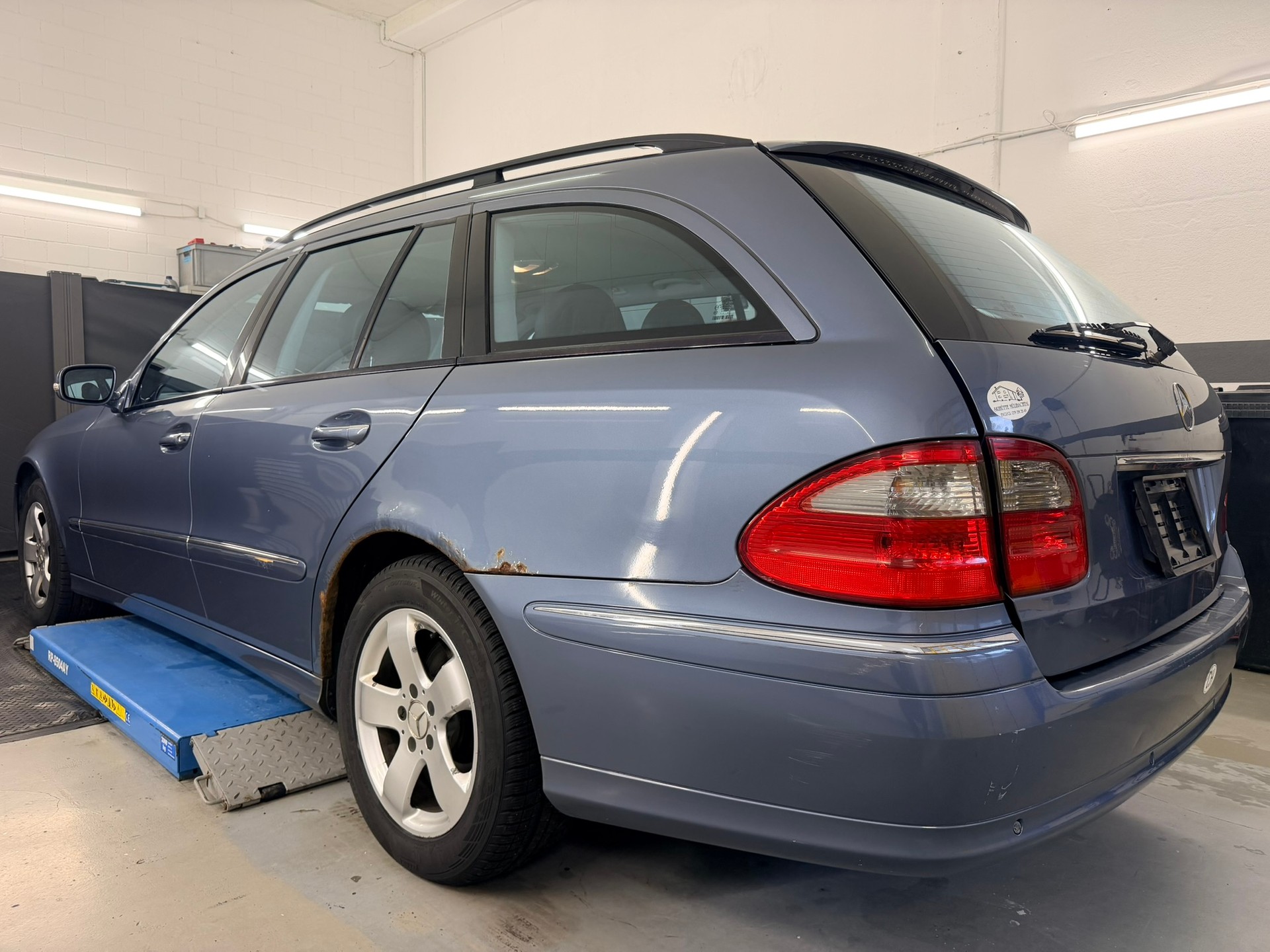 MERCEDES-BENZ E 320 CDI Avantgarde 4Matic Automatic-image-5