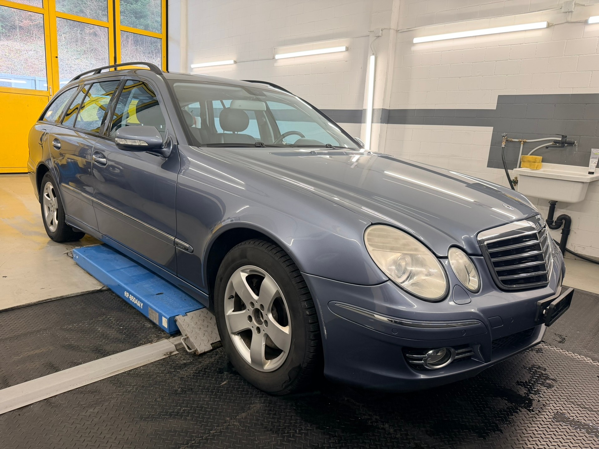 MERCEDES-BENZ E 320 CDI Avantgarde 4Matic Automatic-image-2