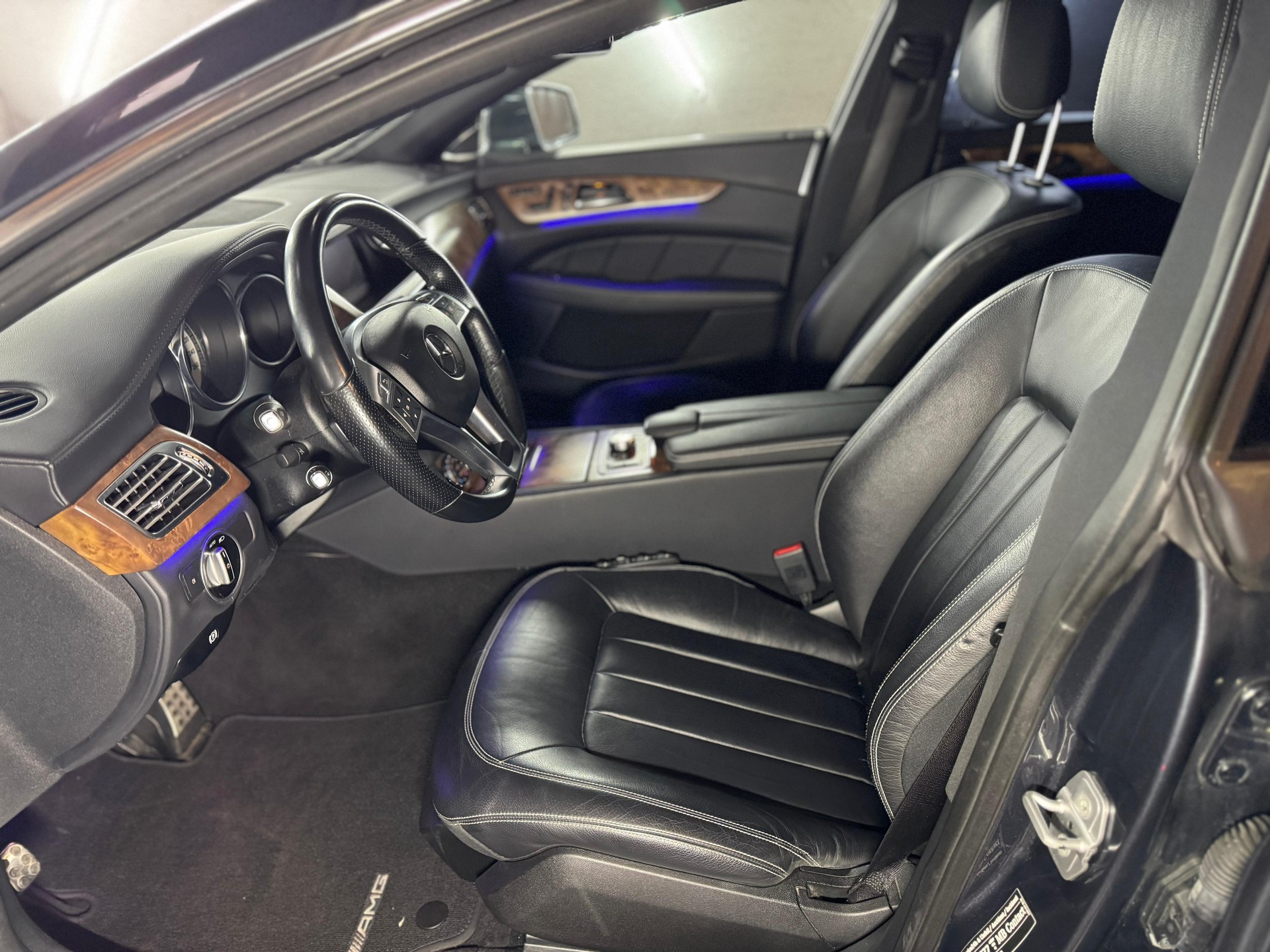 MERCEDES-BENZ CLS 350 CDI 4Matic 7G-Tronic AMG-Line-image-6
