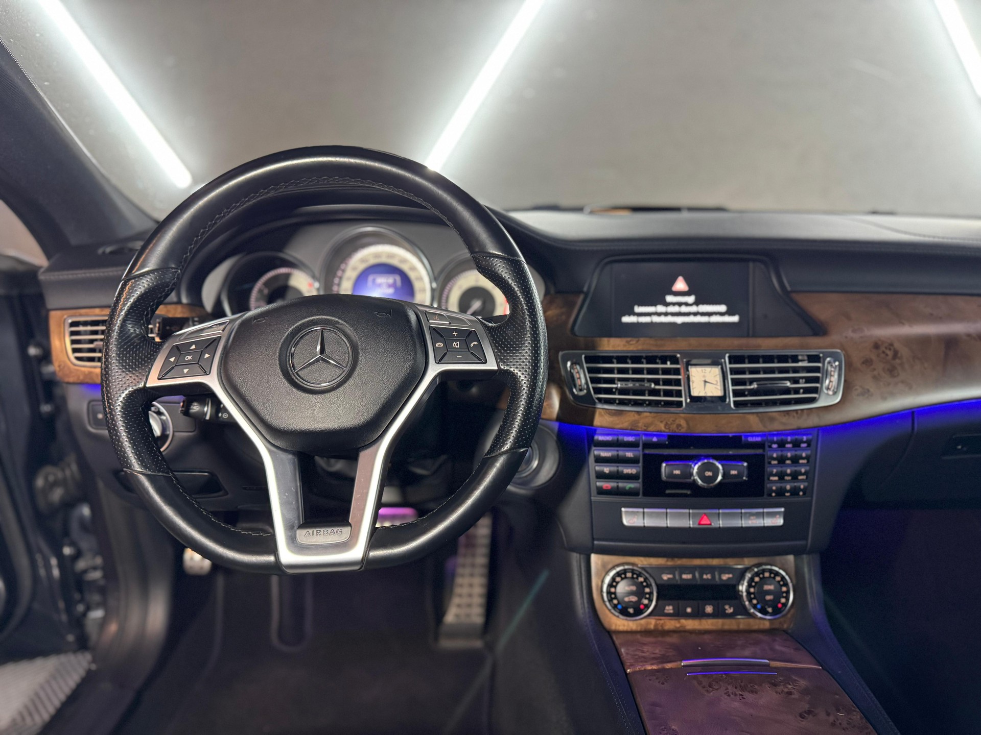 MERCEDES-BENZ CLS 350 CDI 4Matic 7G-Tronic AMG-Line-image-8