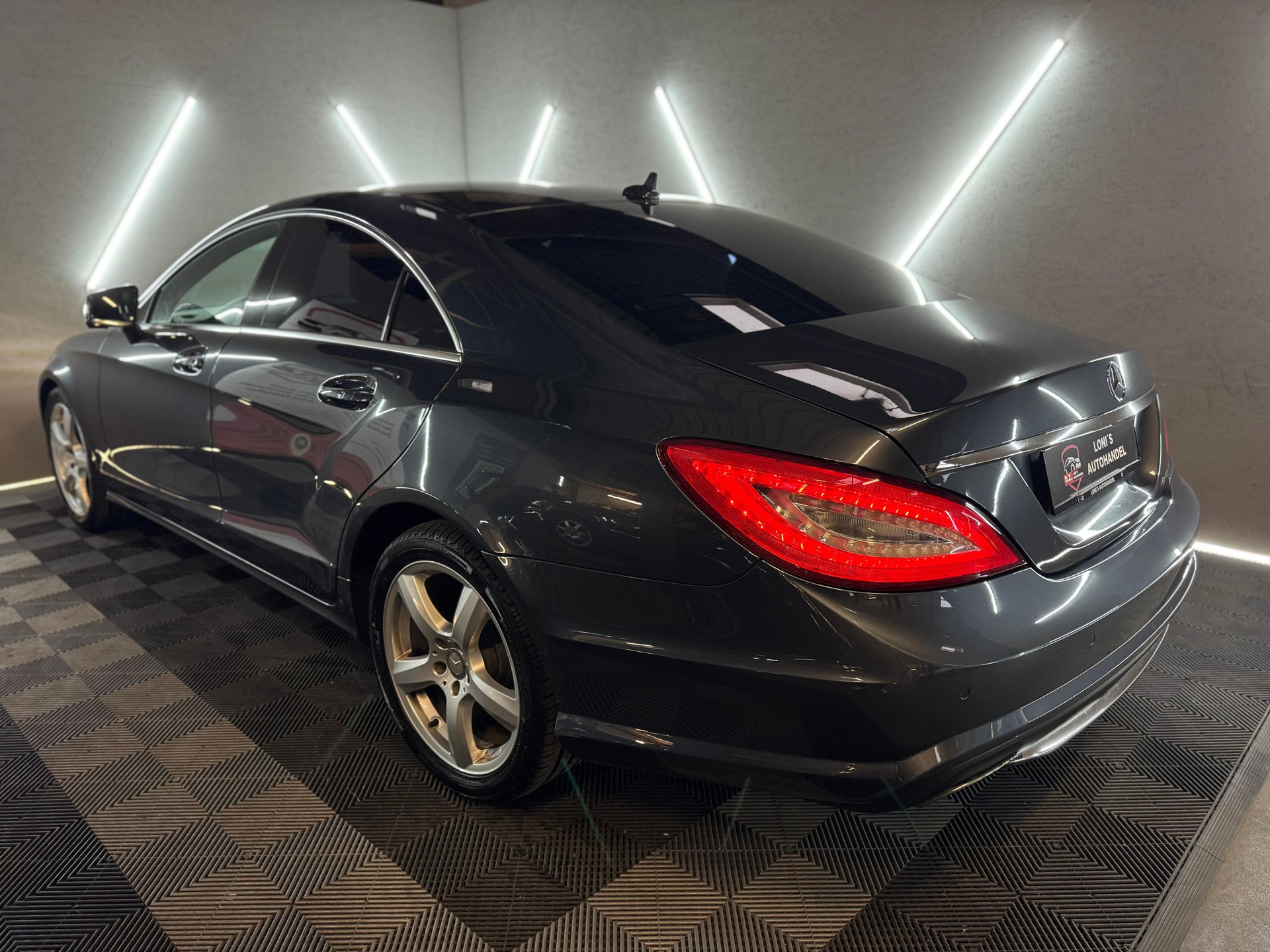 MERCEDES-BENZ CLS 350 CDI 4Matic 7G-Tronic AMG-Line-image-4