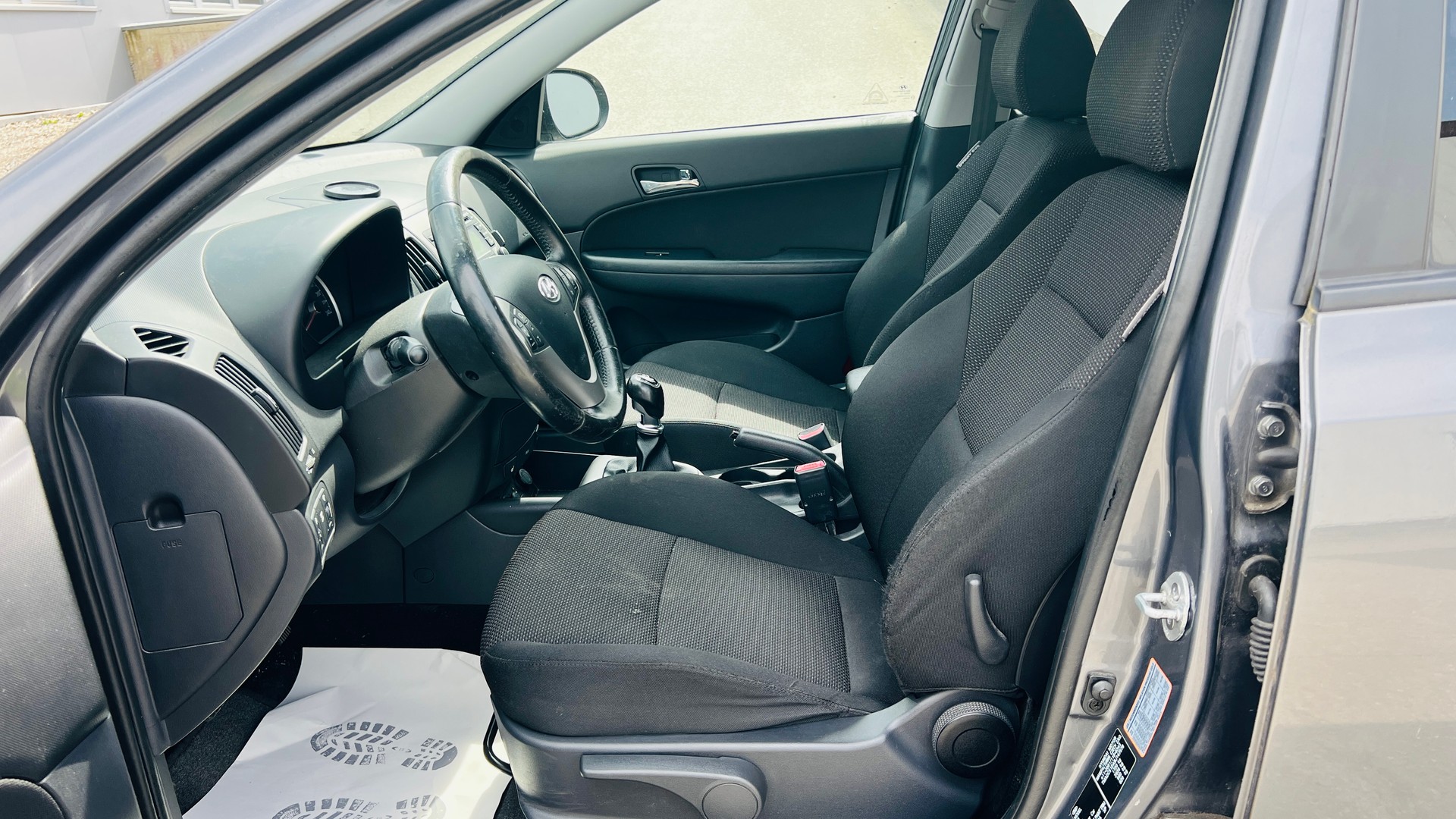 HYUNDAI i30 1.6 Style-image-11