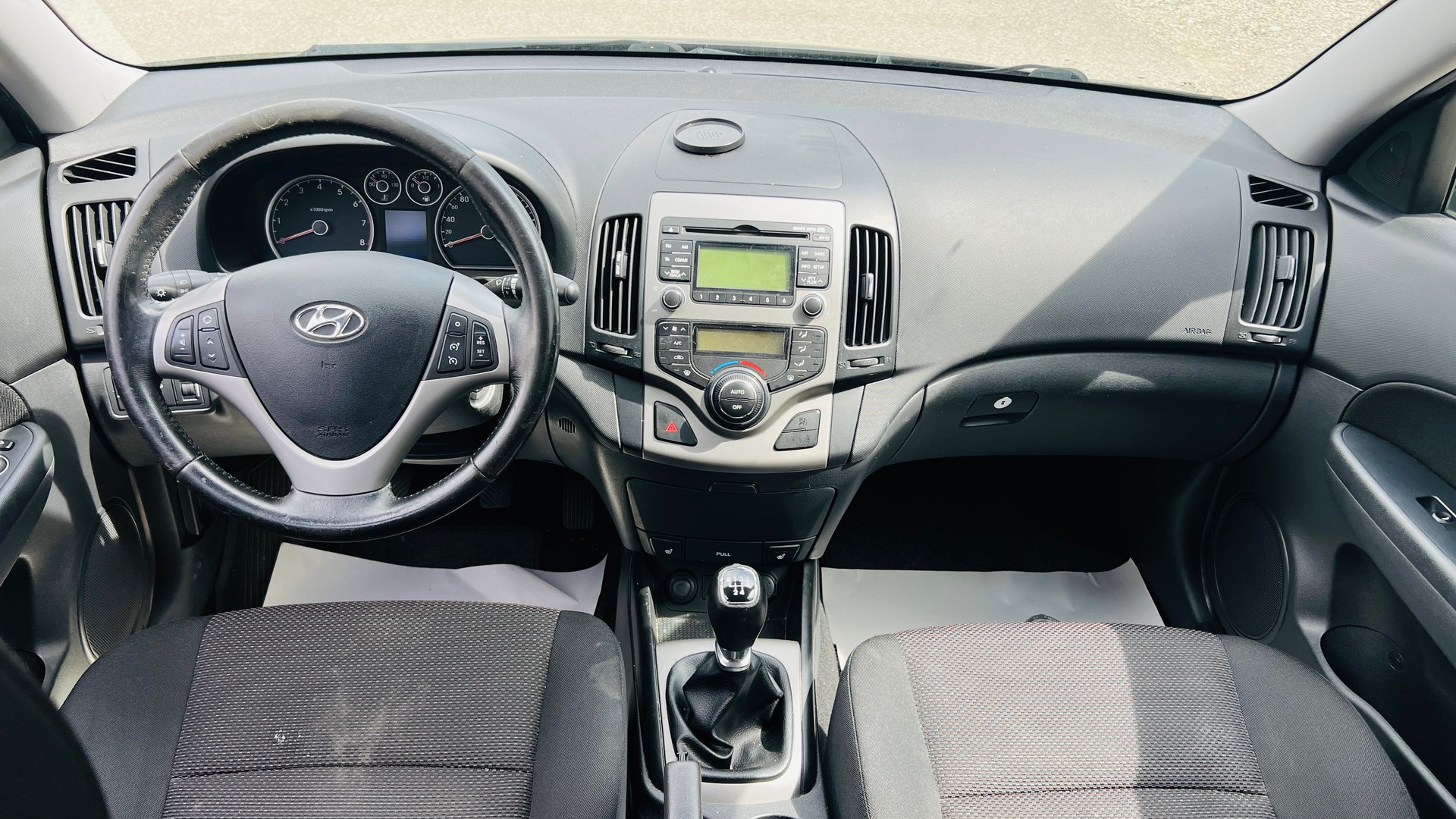 HYUNDAI i30 1.6 Style-image-9