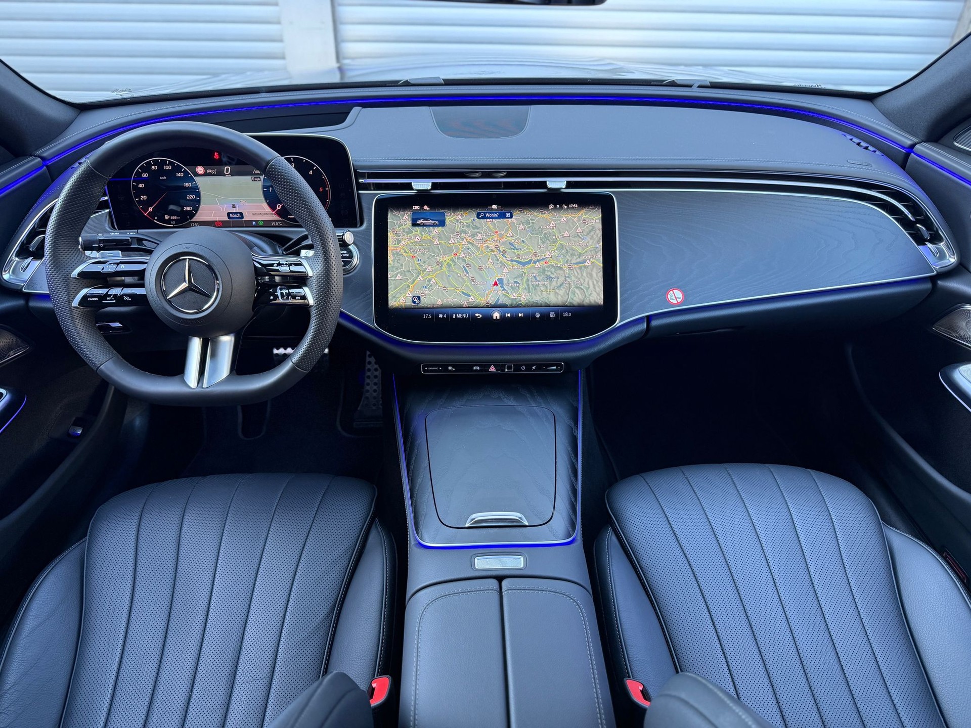 MERCEDES-BENZ E 220 d AMG Line 4matic-image-12