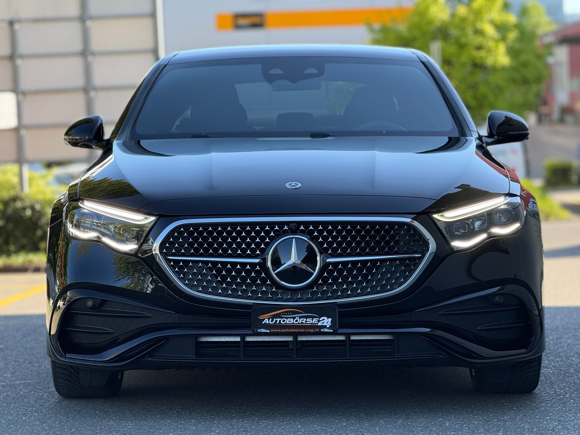 MERCEDES-BENZ E 220 d AMG Line 4matic-showroom-element-2
