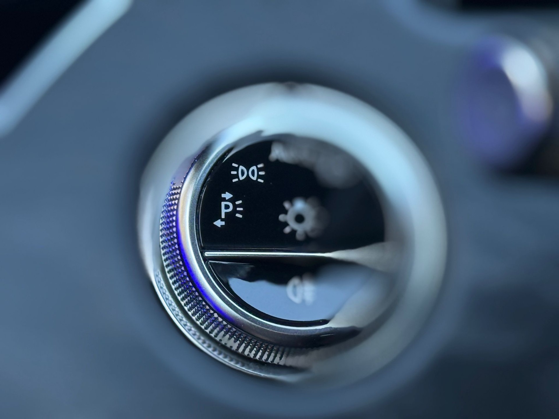 MERCEDES-BENZ E 220 d AMG Line 4matic-image-22