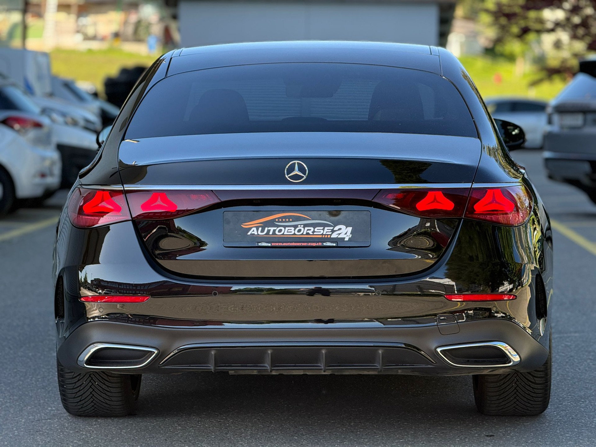 MERCEDES-BENZ E 220 d AMG Line 4matic-image-5