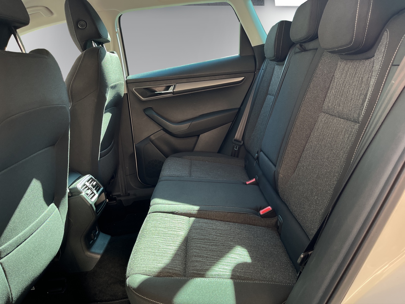 SKODA Karoq 2.0 TDI CR Style 4x4 DSG-image-16