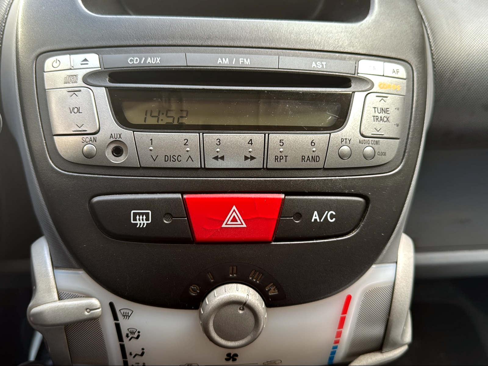 TOYOTA Aygo 1.0 VVT-i Linea Luna-image-4
