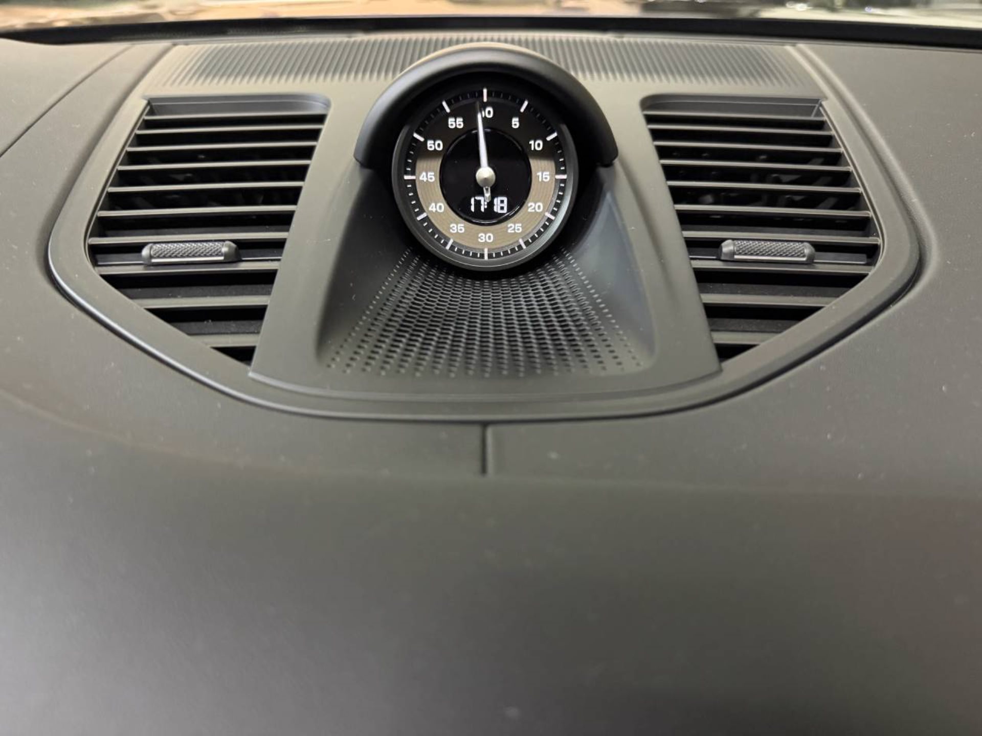PORSCHE Panamera Turbo S E-Hybrid-image-24