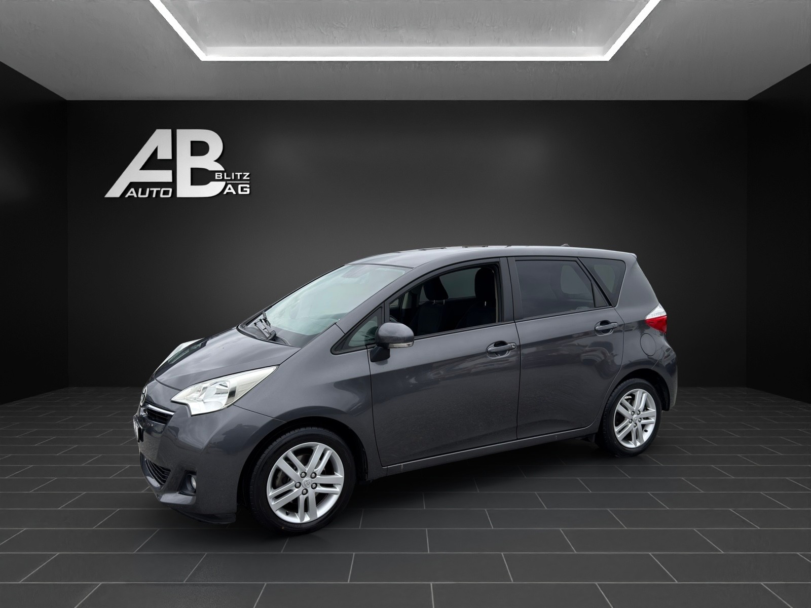 TOYOTA Verso-S 1.33 Linea Luna-showroom-element-1
