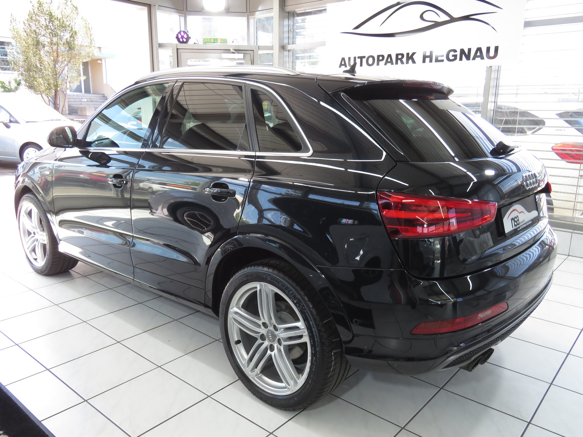 AUDI Q3 2.0 TFSI Quattro S-tronic (Automat)-image-5