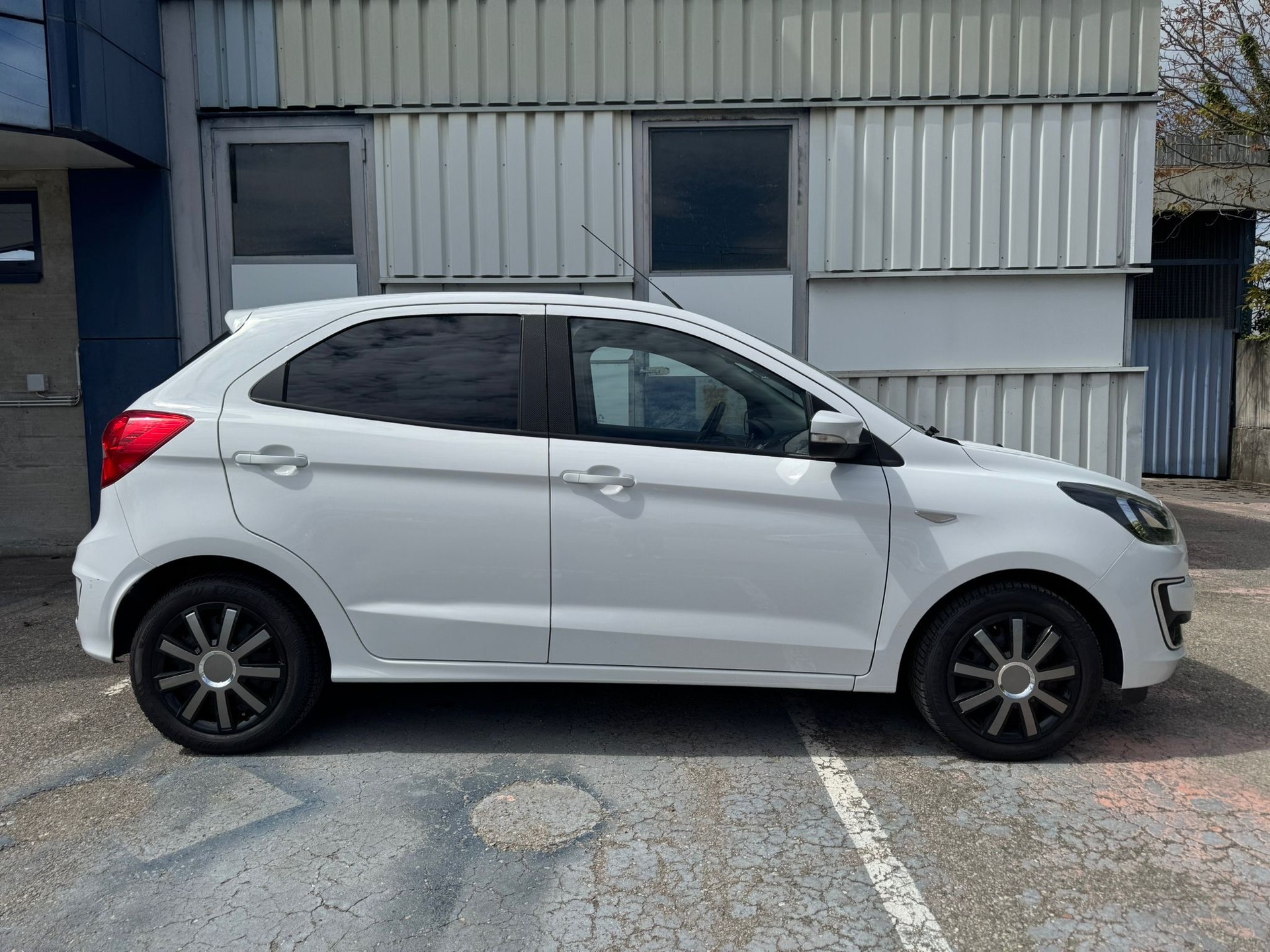 FORD KA+ 1.2 Ti-VCT Active. 5 portes-showroom-element-2