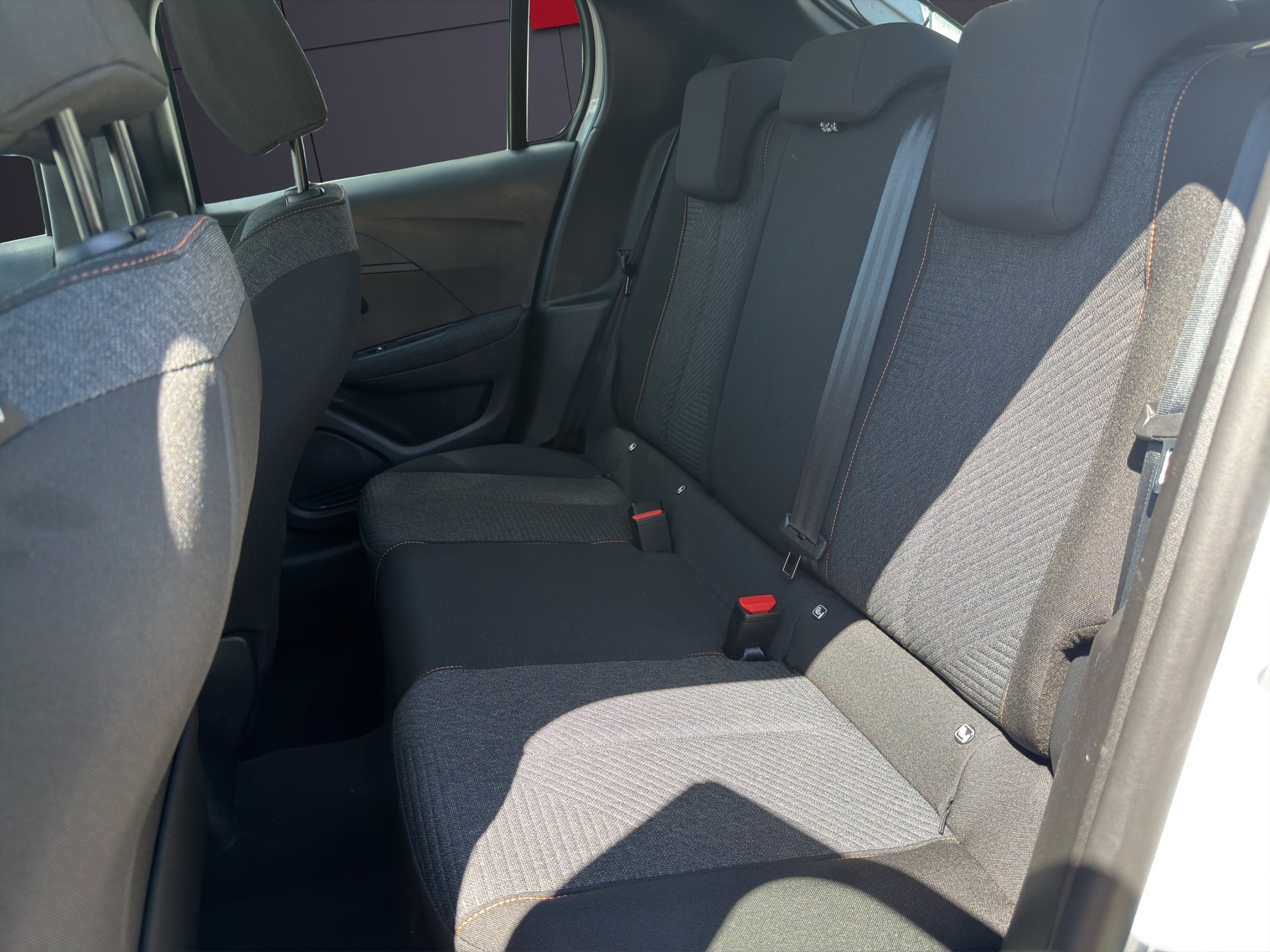 PEUGEOT 208 1.2 Style-image-6