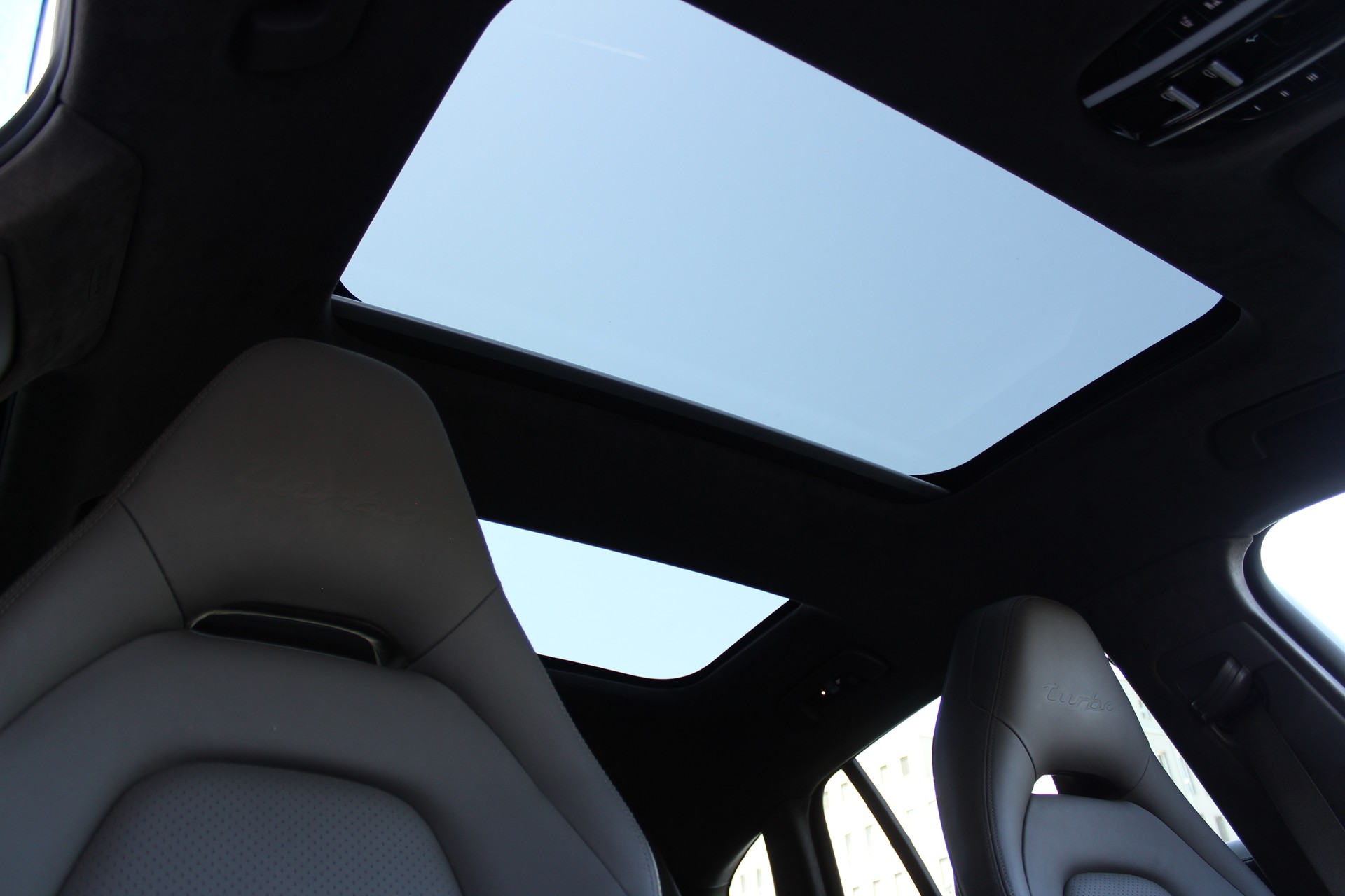 PORSCHE Panamera Turbo PDK-image-8