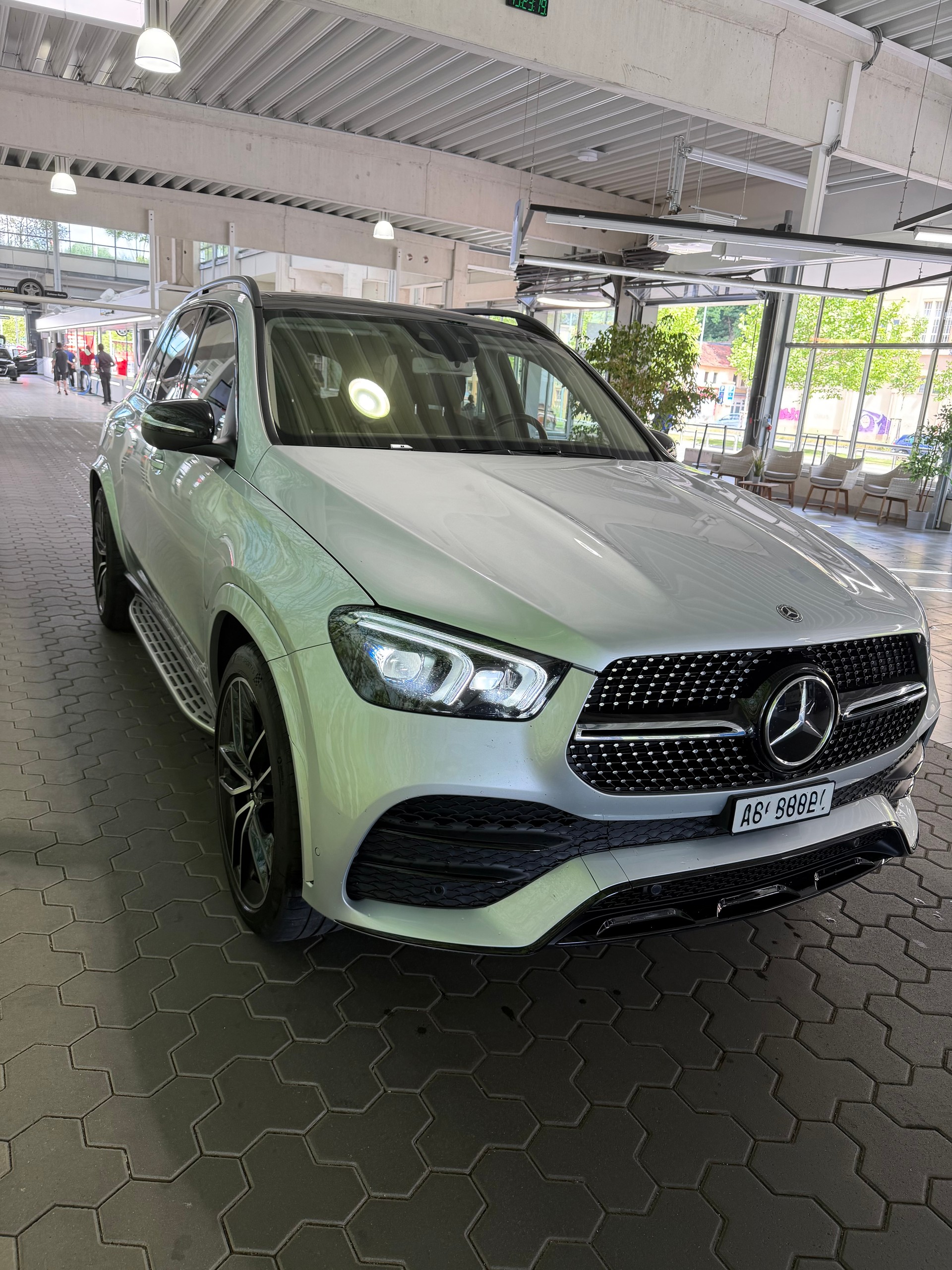 MERCEDES-BENZ GLE 350 d AMG Line 4matic-image-2