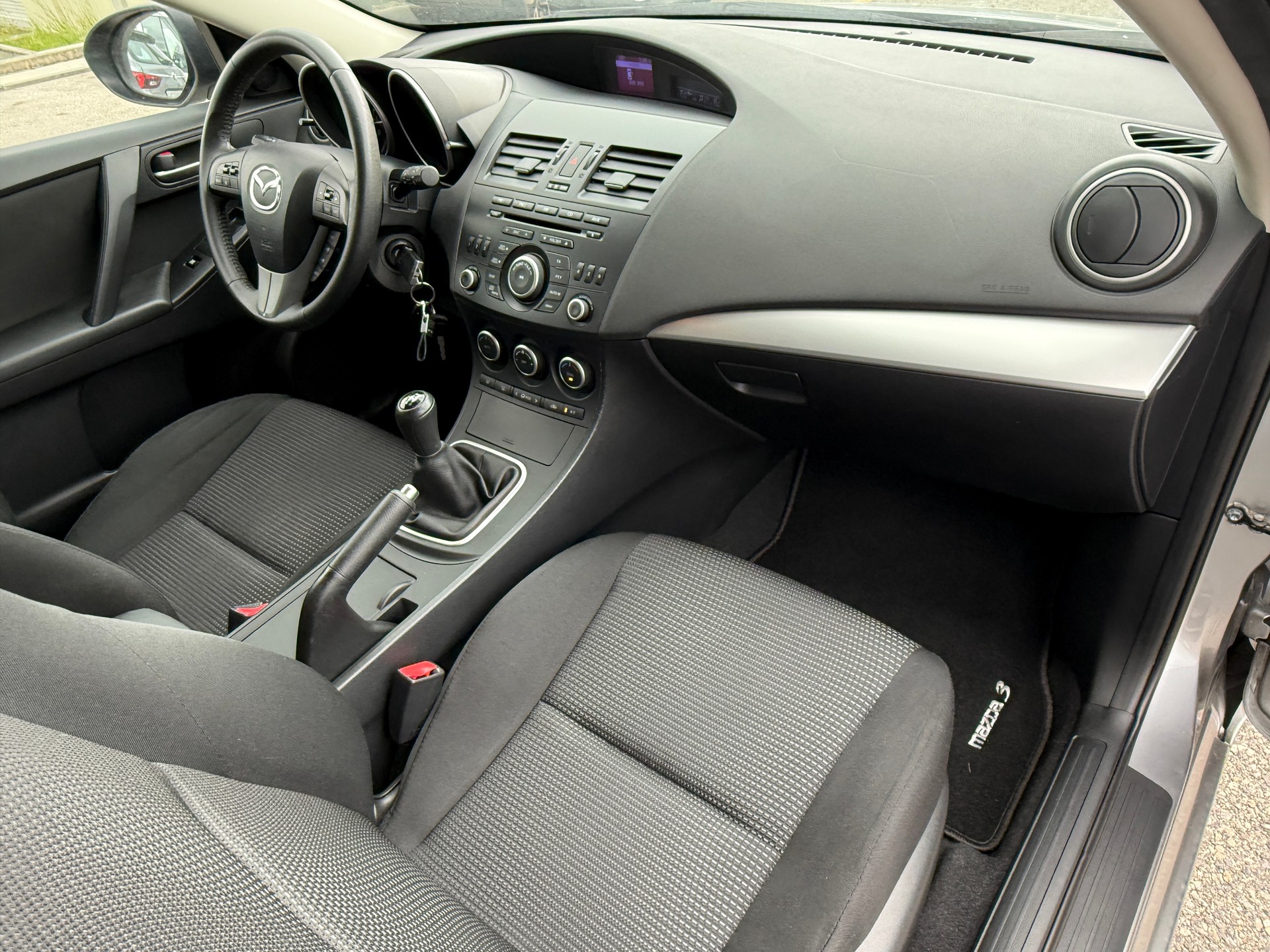 MAZDA 3 1.6 16V Exclusive - Possibilité d’une Nouvelle Expertise & Service + Garantie + Carrosserie Faite en Ordre pour 7‘900 CHF-image-18