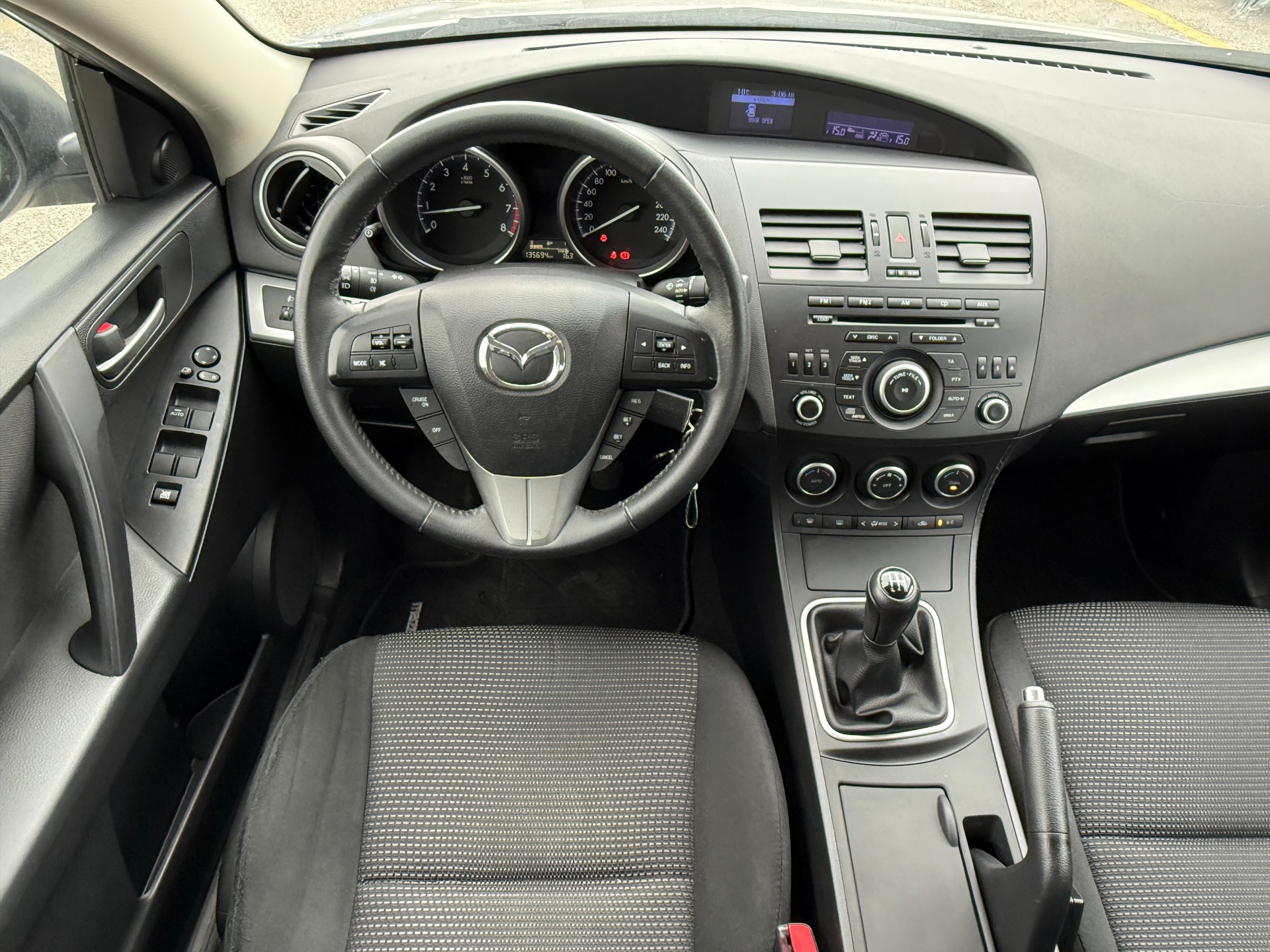 MAZDA 3 1.6 16V Exclusive - Possibilité d’une Nouvelle Expertise & Service + Garantie + Carrosserie Faite en Ordre pour 7‘900 CHF-image-24