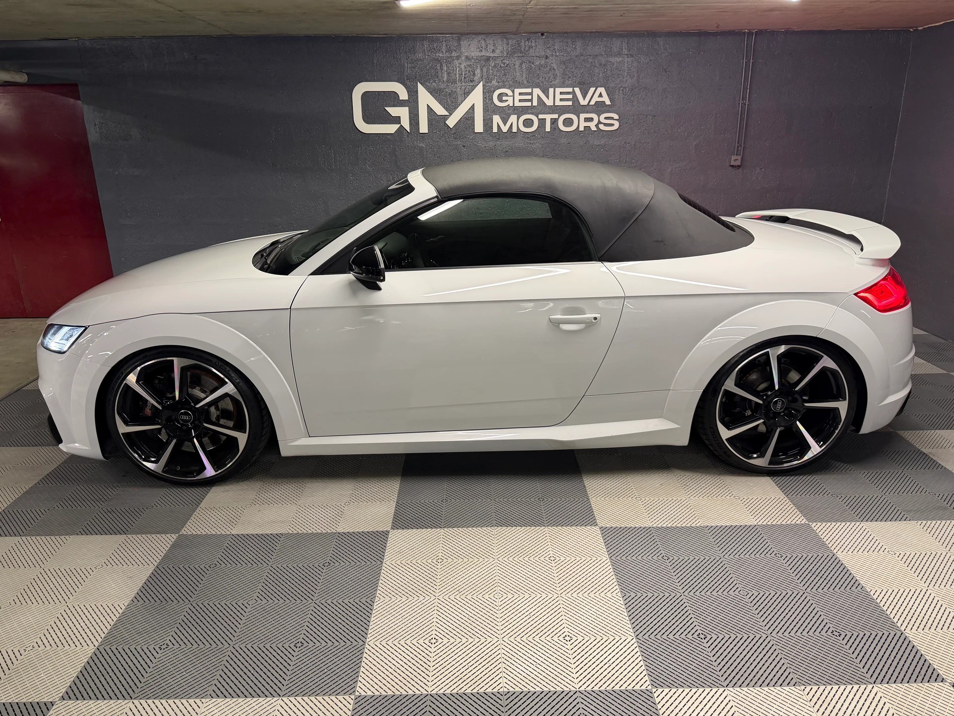 AUDI TT RS Roadster 2.5 TFSI quattro S-tronic-image-8
