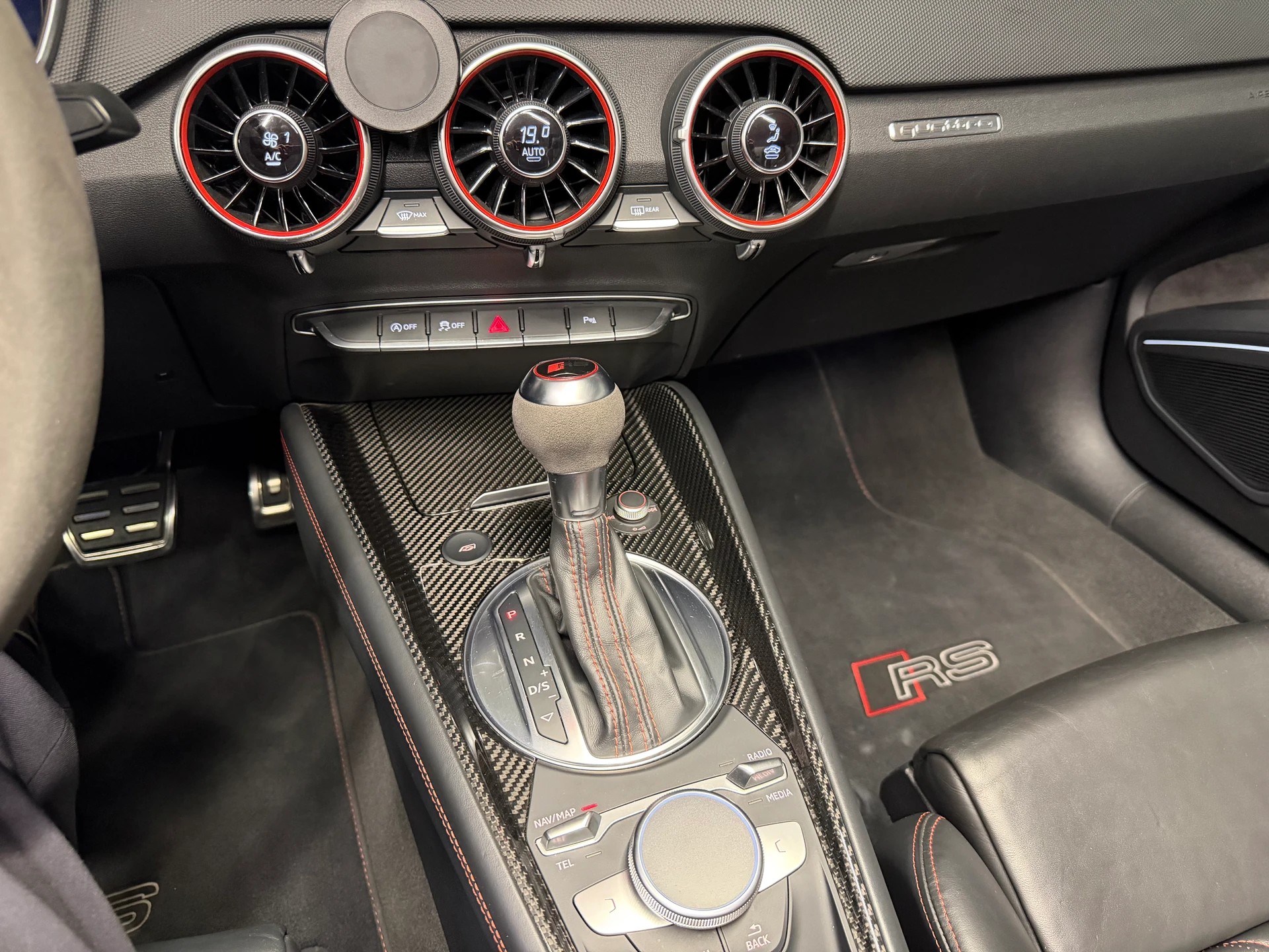 AUDI TT RS Roadster 2.5 TFSI quattro S-tronic-image-12