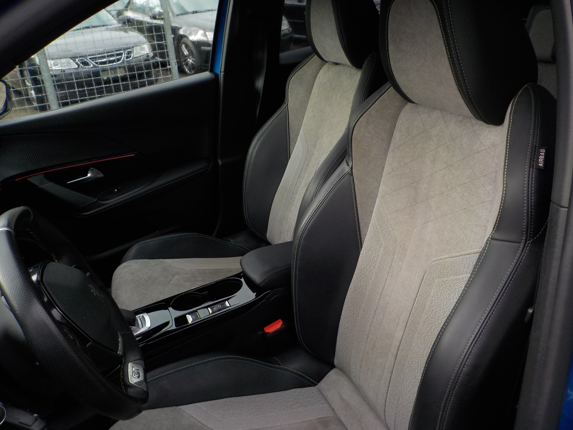PEUGEOT 2008 e GT-image-8