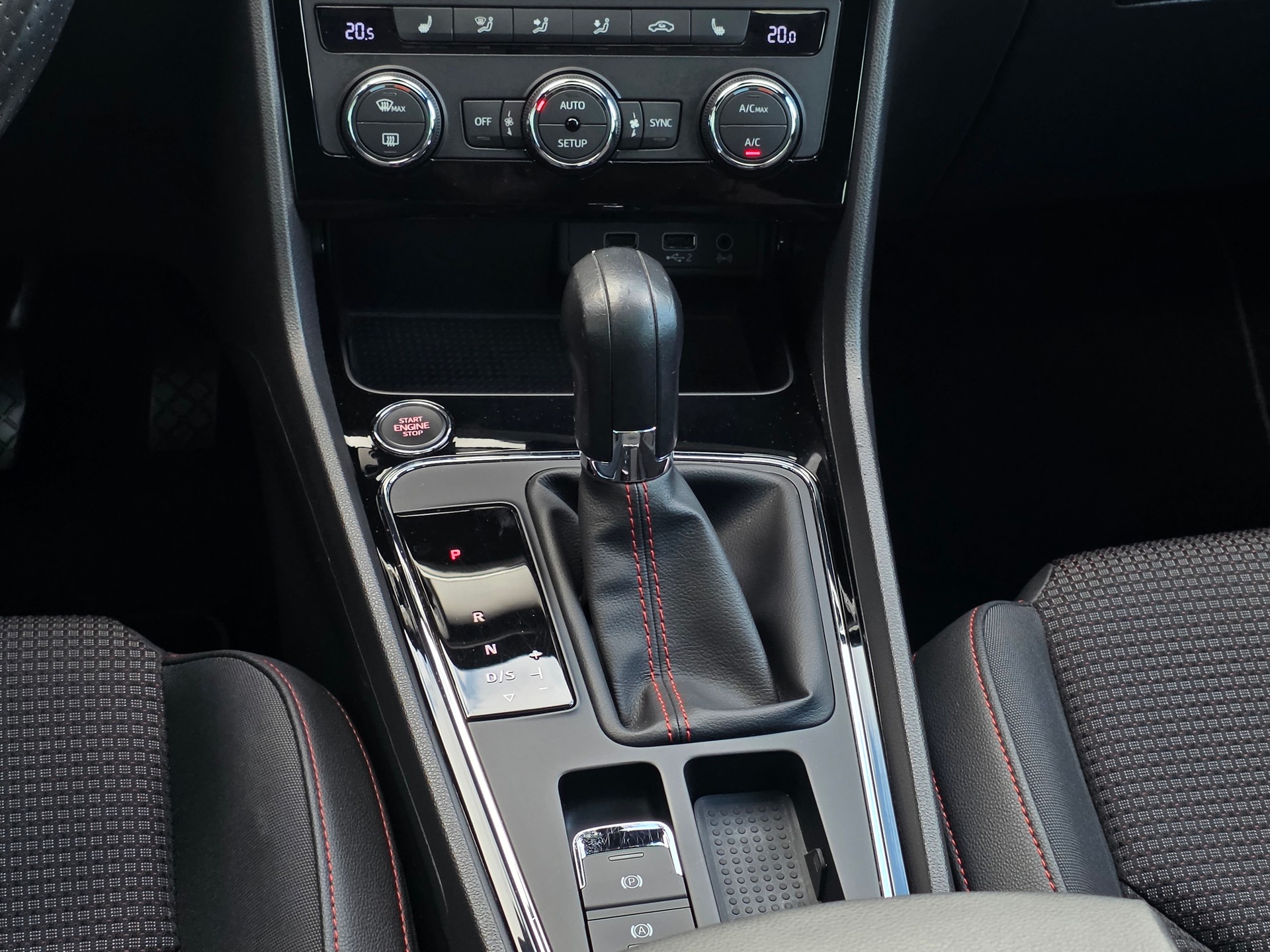 SEAT Leon 1.5 TSI EVO FR ACT Swiss FR DSG * CH-Fahrzeug * Frisch ab MFK *-image-19