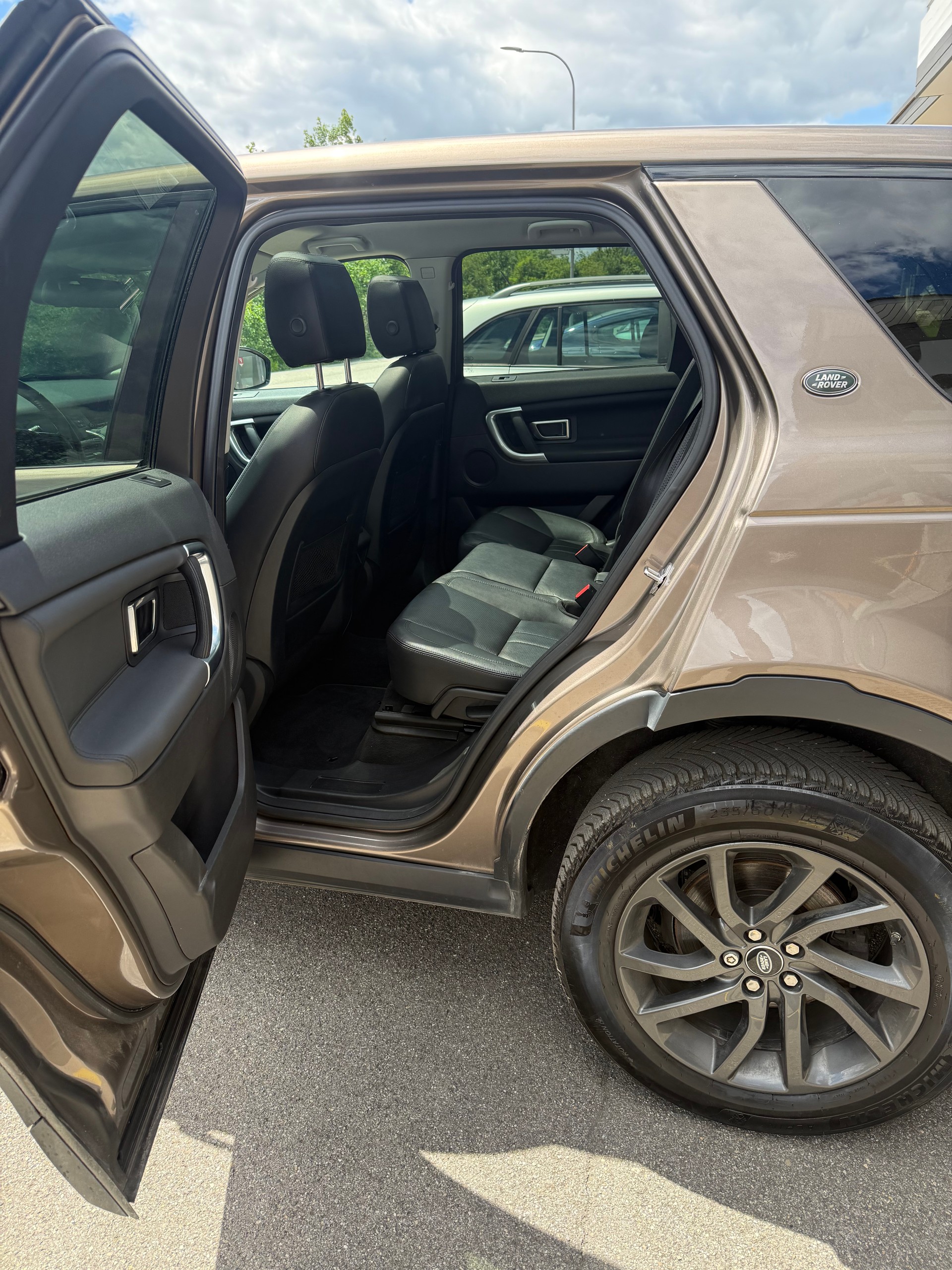 LAND ROVER Discovery Sport 2.0 TD4 HSE AT9-image-10