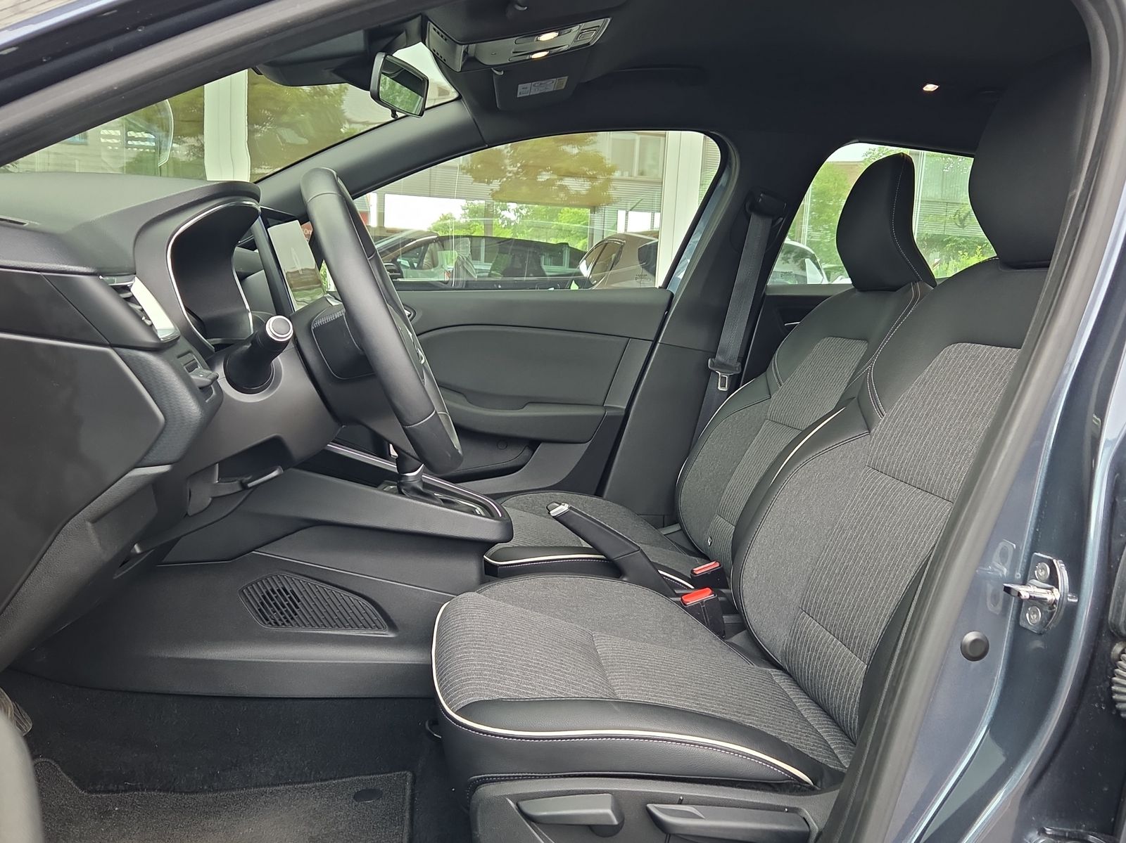 RENAULT Clio 1.6 E-Tech Intens-image-5