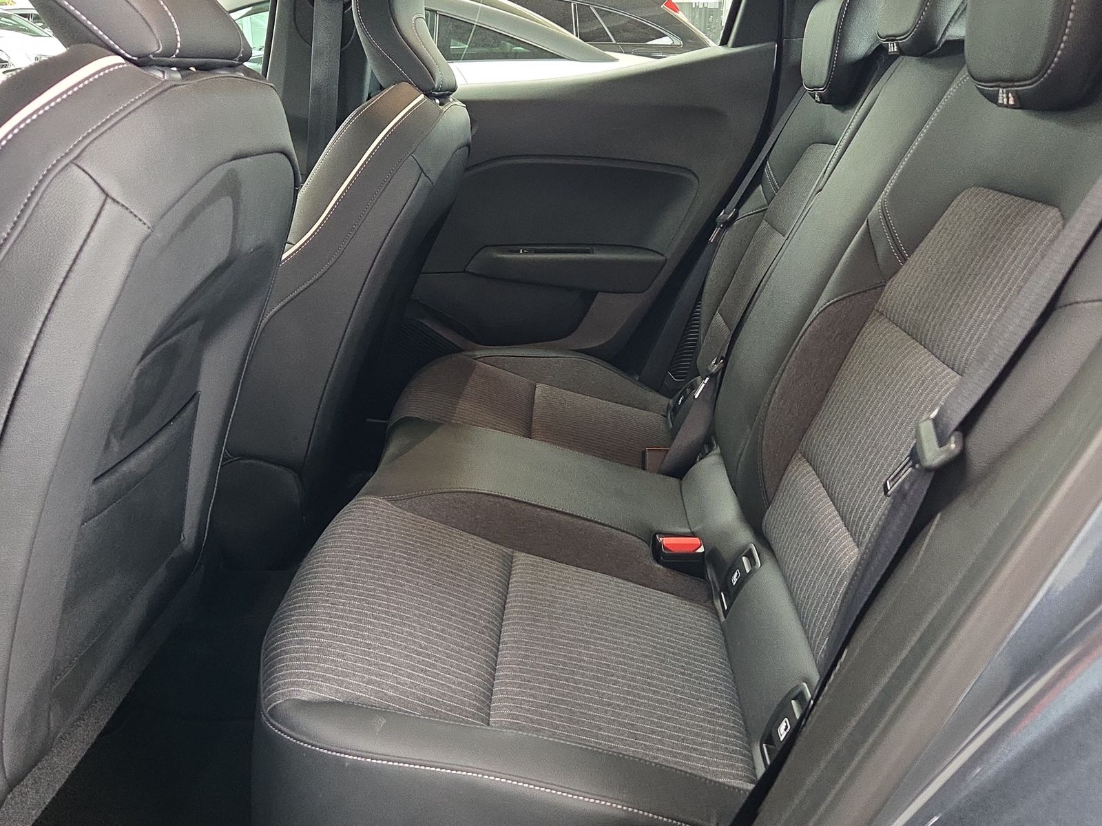 RENAULT Clio 1.6 E-Tech Intens-image-10