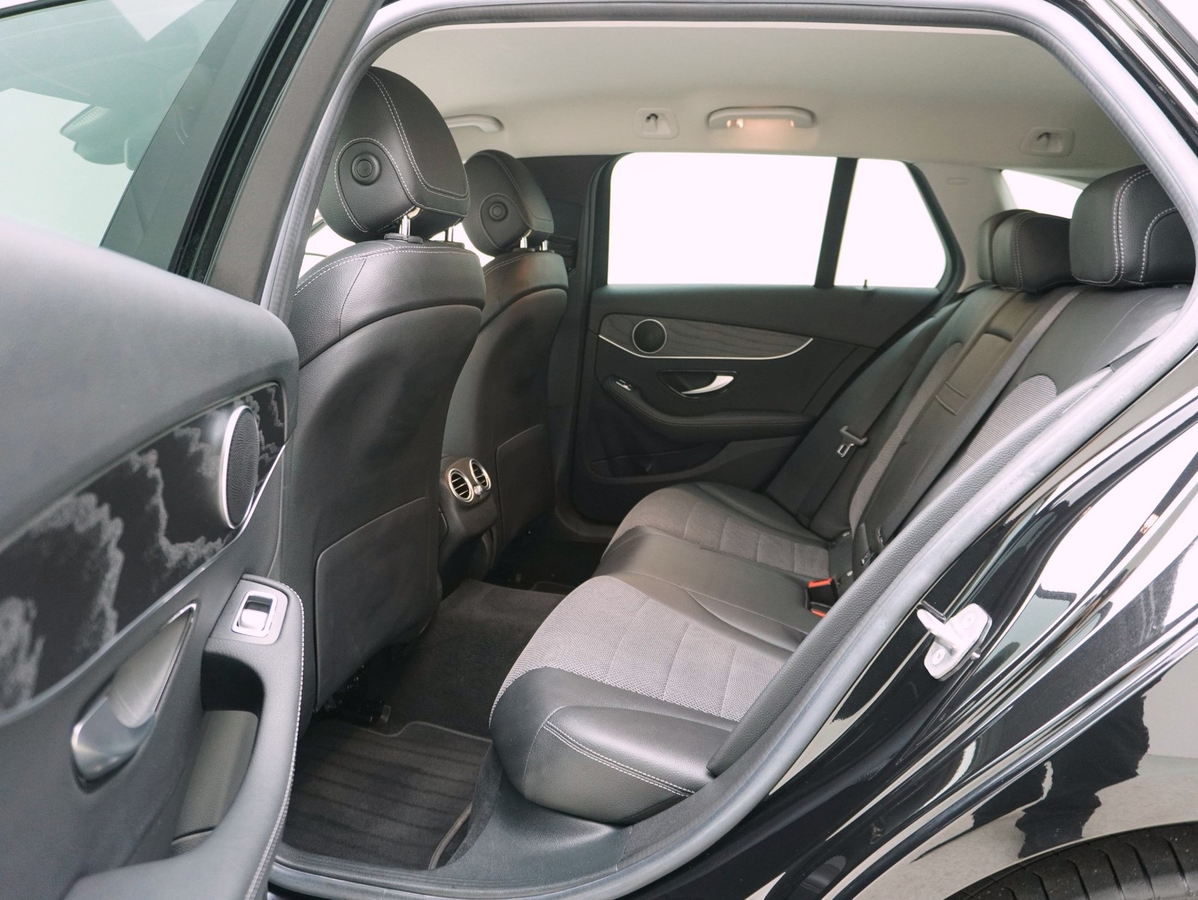 MERCEDES-BENZ C-Klasse C 300 de Avantgarde Kombi-image-9
