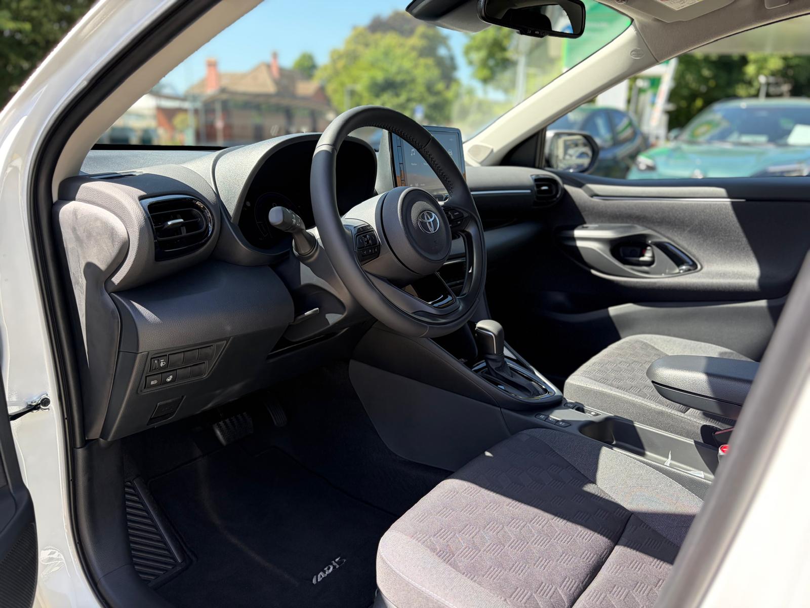 TOYOTA Yaris 1.5 Trend e-CVT-image-8