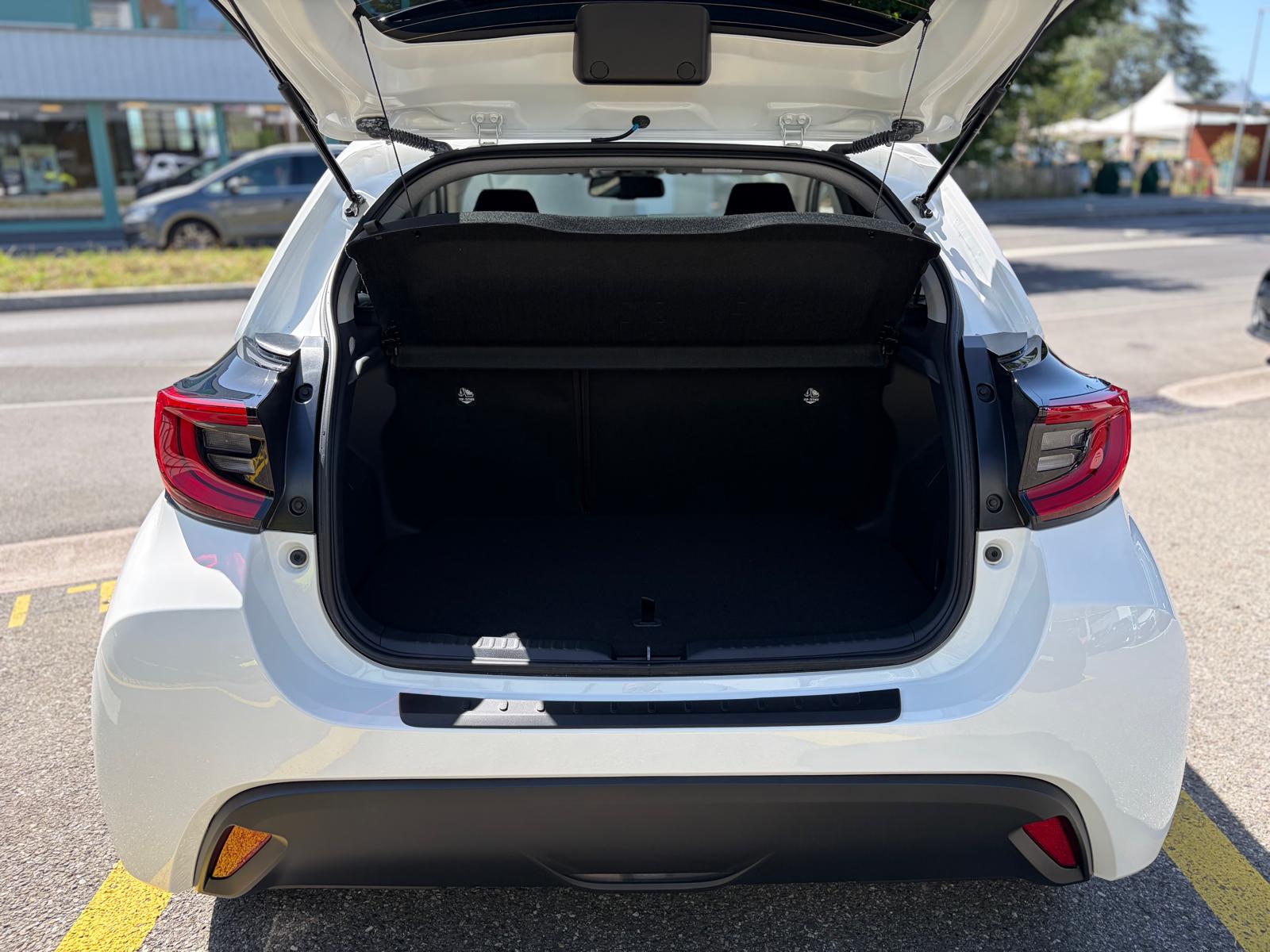 TOYOTA Yaris 1.5 Trend e-CVT-image-12