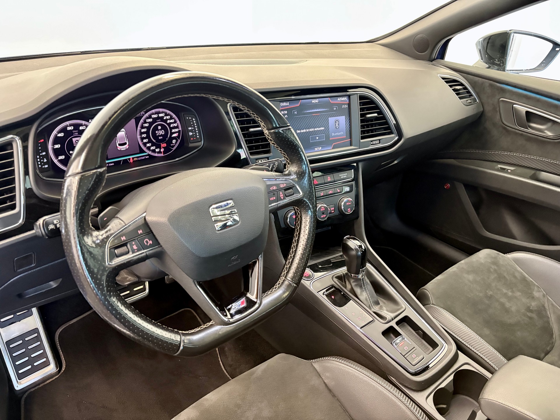 SEAT Leon ST 2.0 TSI Cupra 370 4 Drive DSG "Sondermodel"-image-14