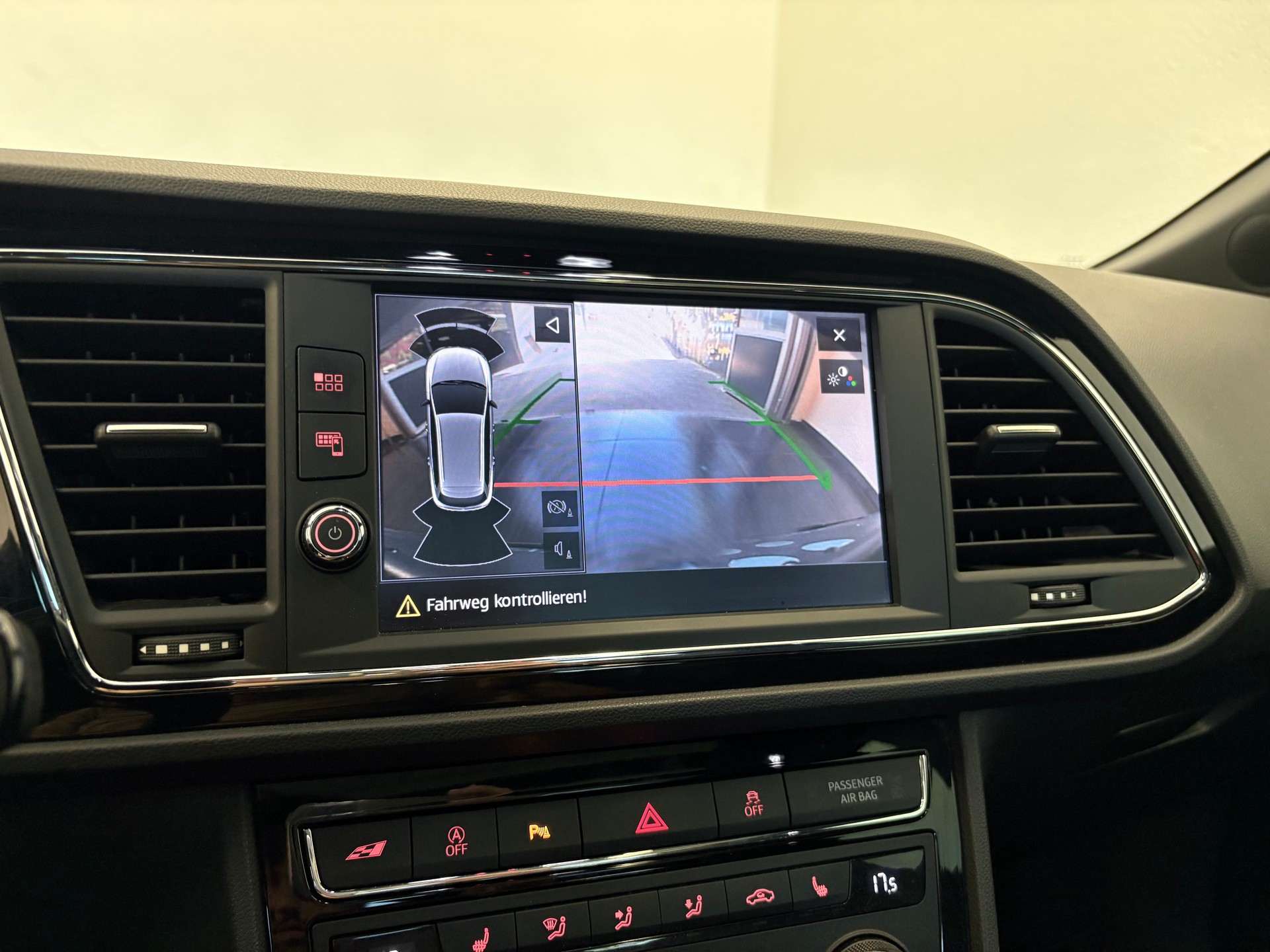 SEAT Leon ST 2.0 TSI Cupra 370 4 Drive DSG "Sondermodel"-image-17
