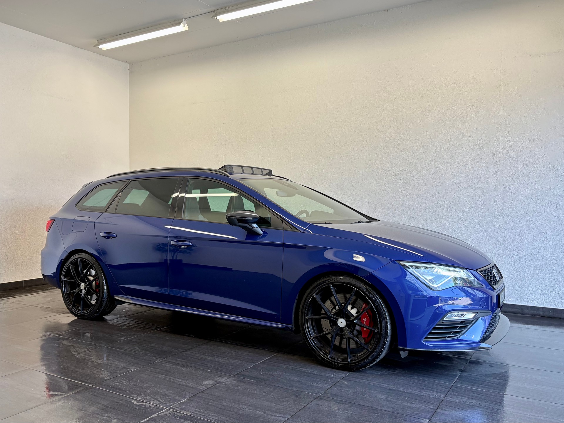 SEAT Leon ST 2.0 TSI Cupra 370 4 Drive DSG "Sondermodel"-image-0
