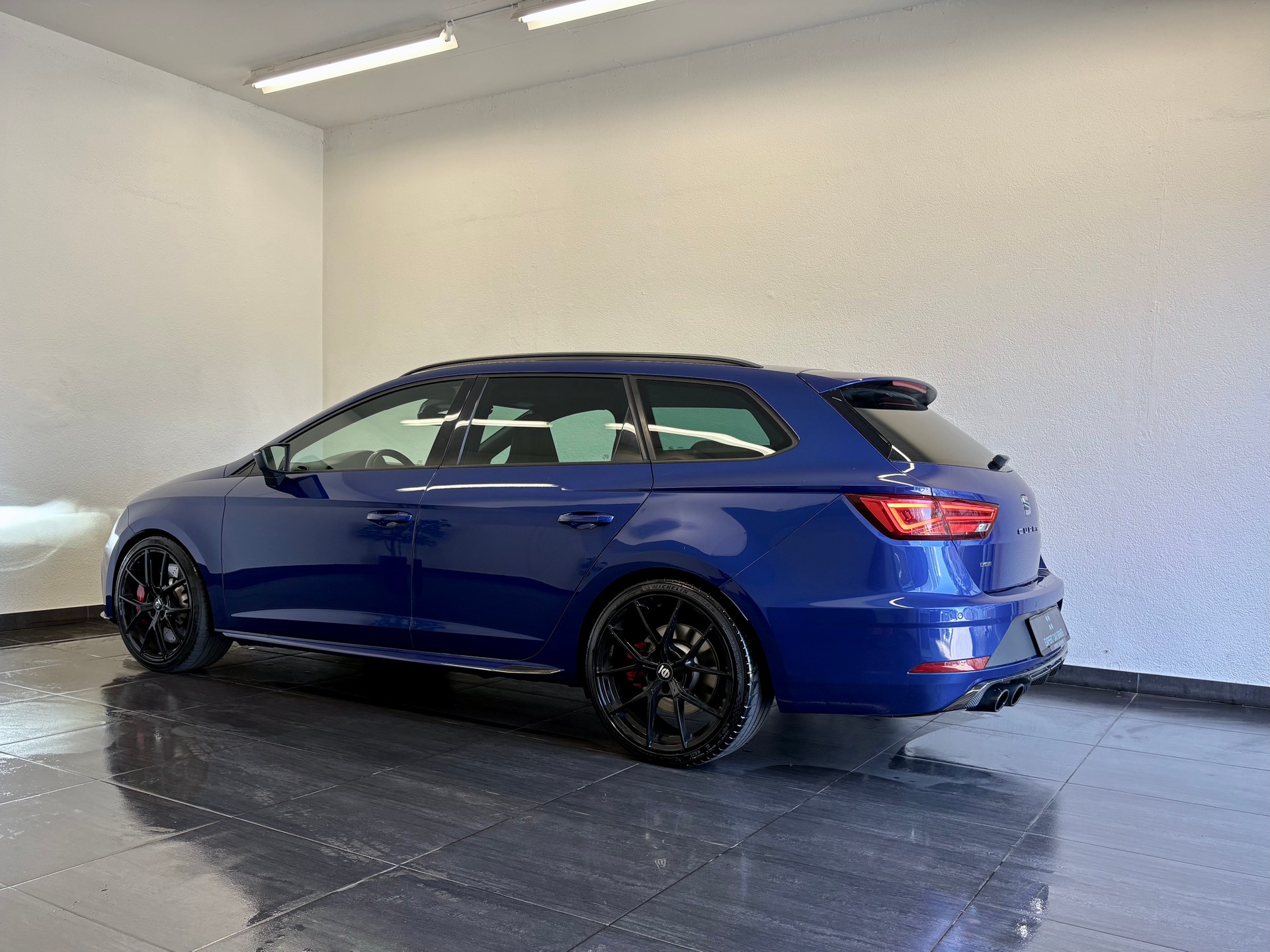 SEAT Leon ST 2.0 TSI Cupra 370 4 Drive DSG "Sondermodel"-image-7