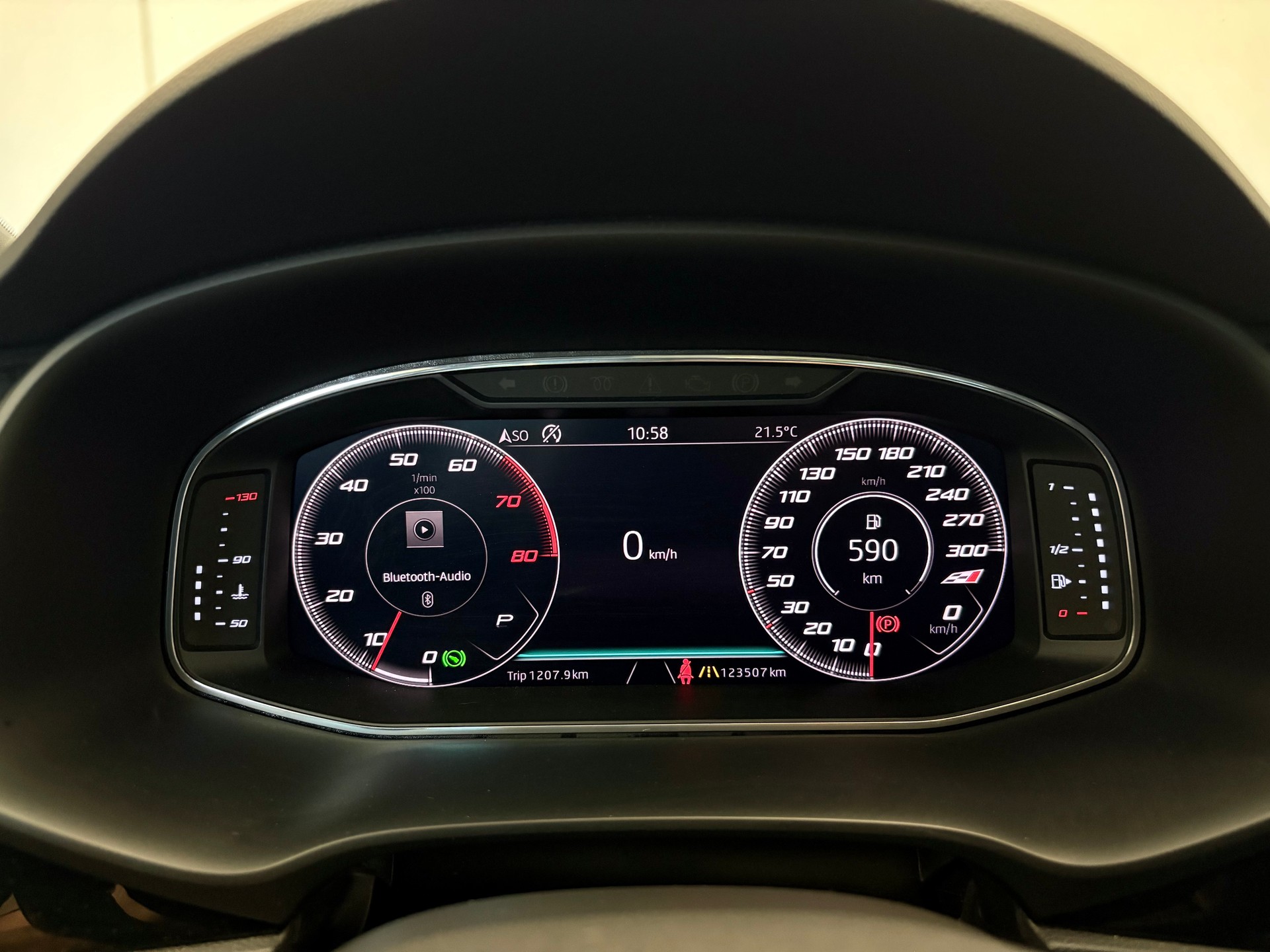 SEAT Leon ST 2.0 TSI Cupra 370 4 Drive DSG "Sondermodel"-image-18